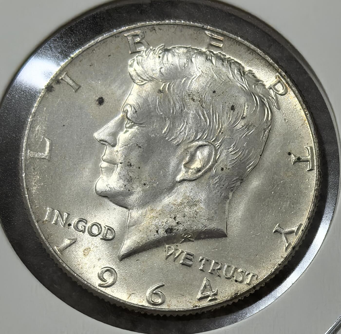 外国优质老铜币银币，周六九点倒数截拍，满百包邮，可寄存半年，喜欢朋友微信扫描二维码可直接参拍 好品带光美国1964年50分银币