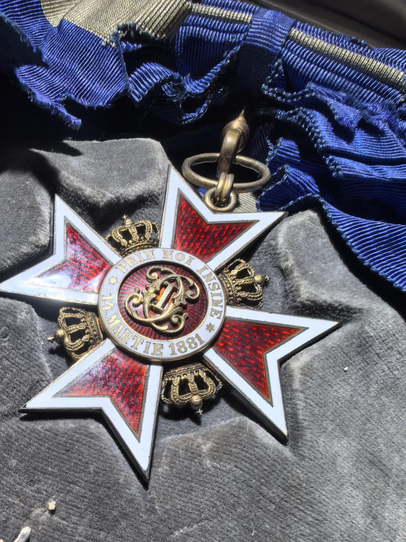 盛世勋华——号角文化勋章邮票专场拍卖第288期 罗马尼亚大十字级王冠勋章带原盒  第一版 银质 带银标厂标