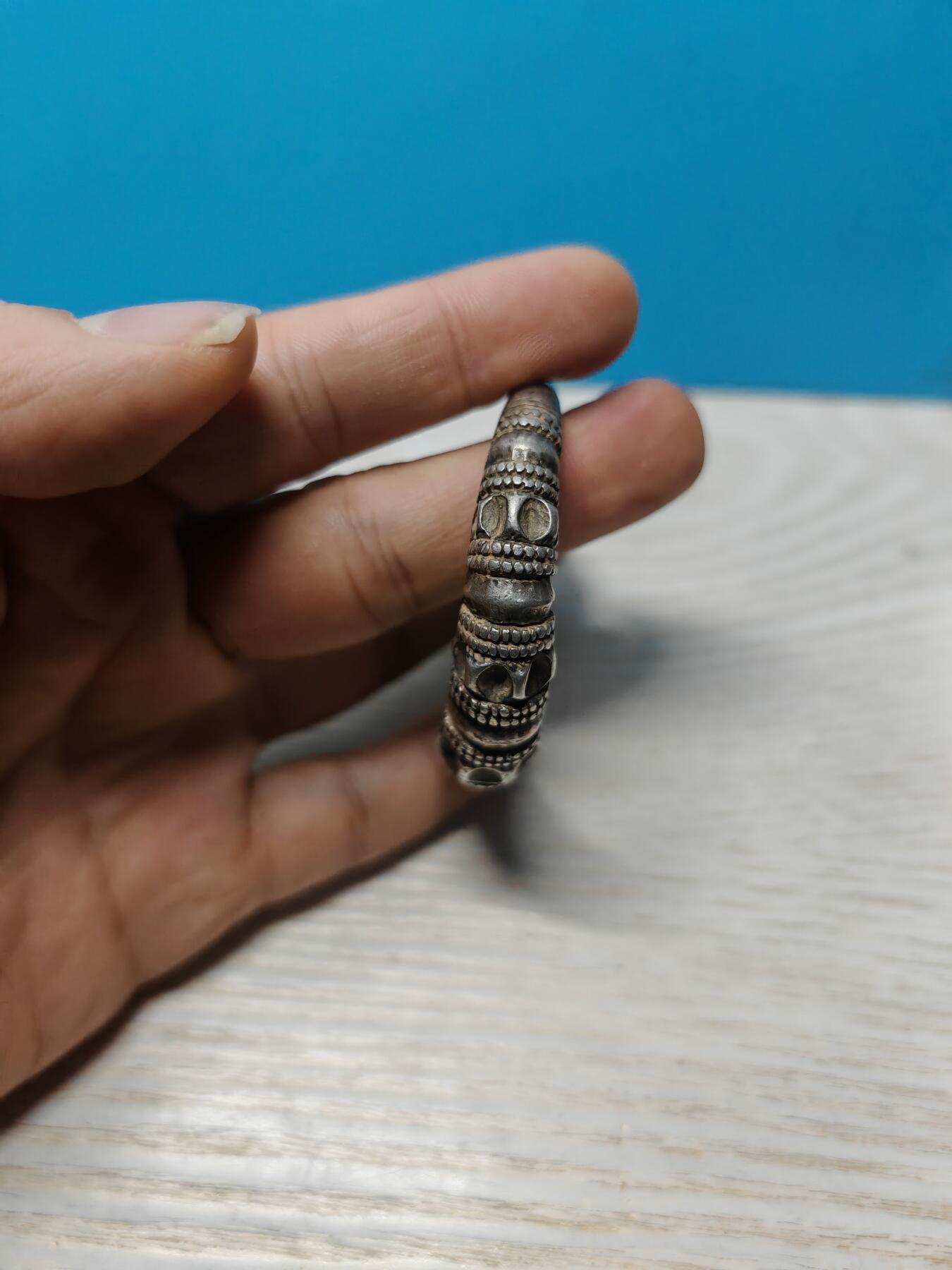 老银手镯 应该是少数民族地区的 96.3克 含银量87.29%