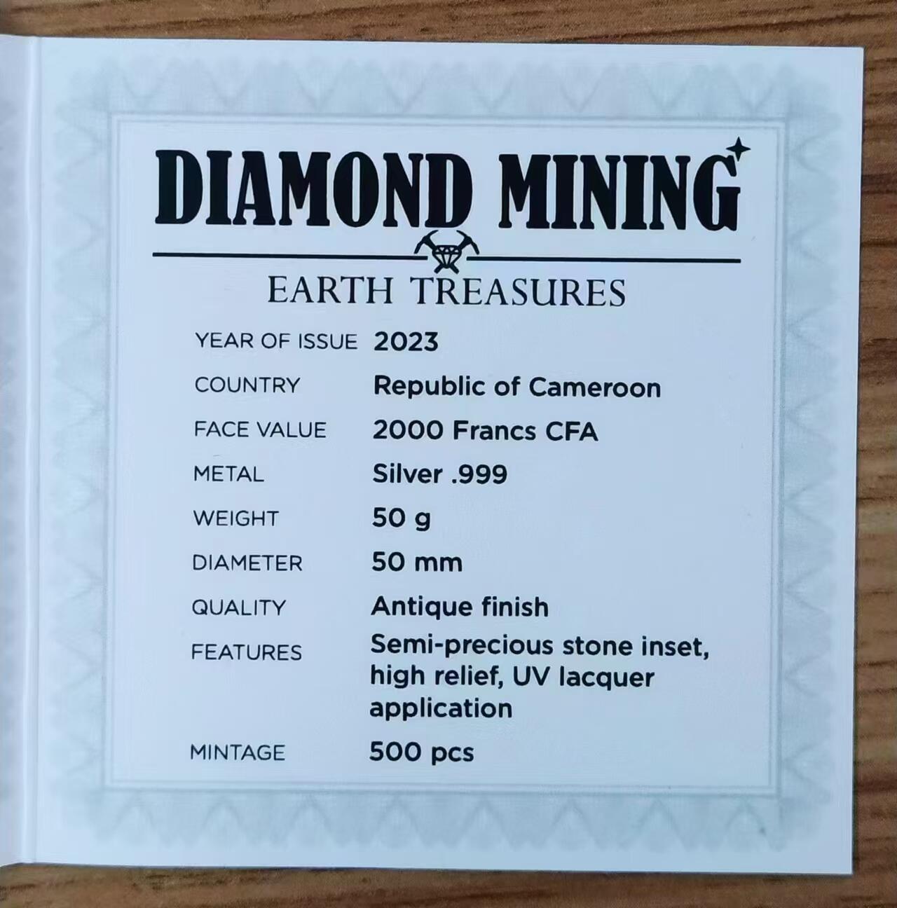 ❤️【币观天下】❤️ 第331期钱币拍卖- 2025.11.21周五晚上6点半场-长期征集拍品 喀麦隆2021，地球宝藏(2)-钻石开采，50克加大(直径达50mm),高浮雕仿古、镶嵌宝石、UV光感亮光彩色银币. 盒证全. 新热门系列，漂亮. (国外售价308欧元)