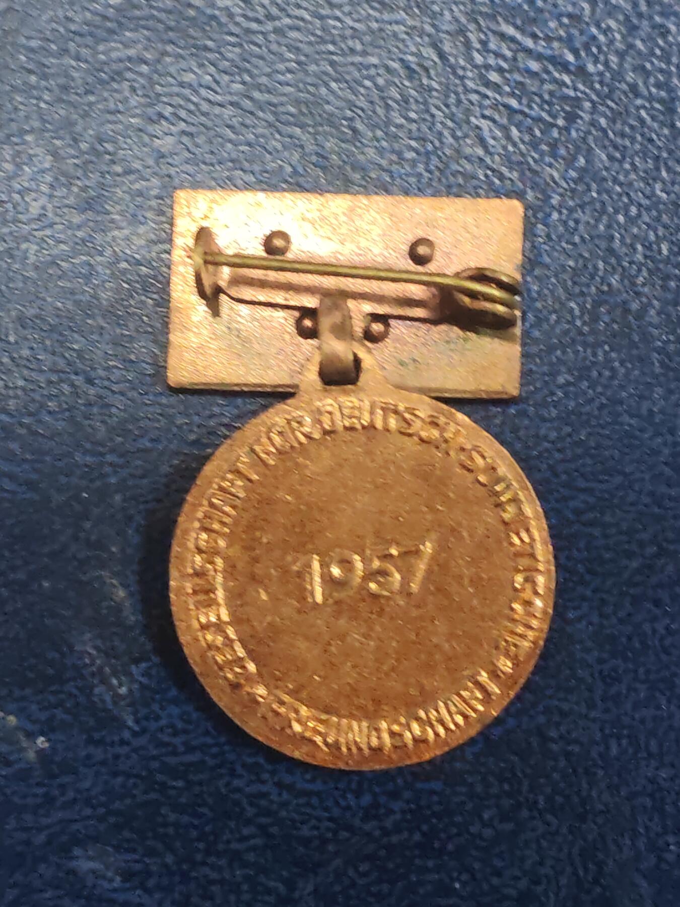 荷兰第129期勋赏拍卖 民主德国铜级苏德友好协会证章