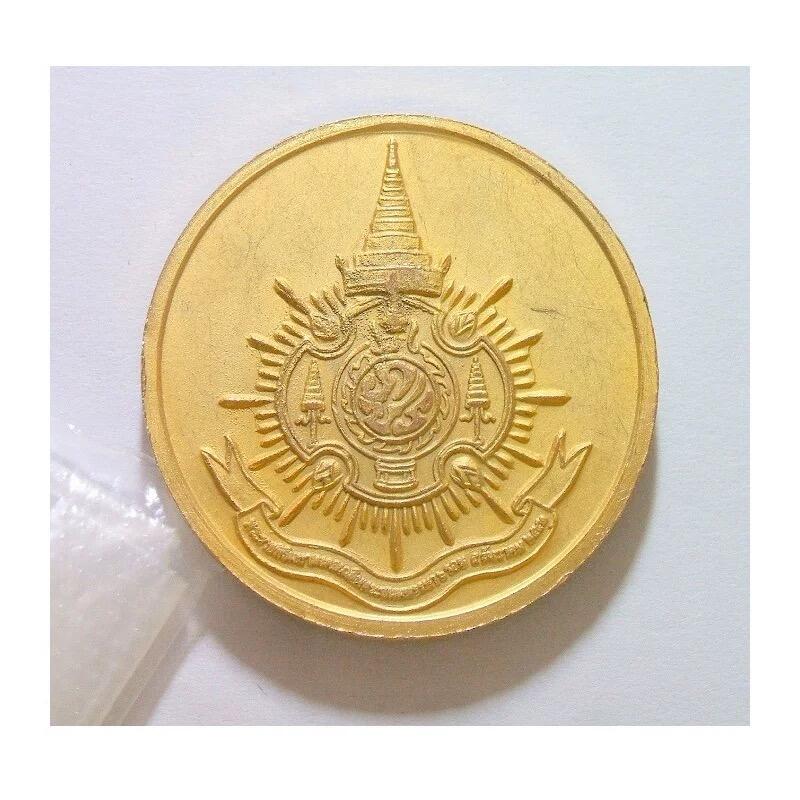 泰国国王普密蓬青年像 高浮雕精制镀金章 33MM