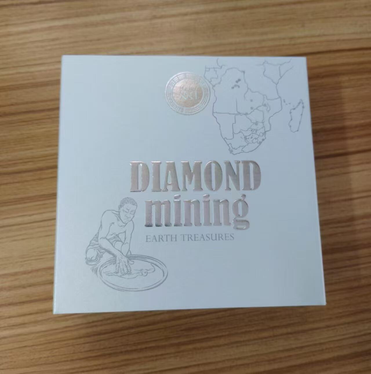 ❤️【币观天下】❤️ 第331期钱币拍卖- 2025.11.21周五晚上6点半场-长期征集拍品 喀麦隆2021，地球宝藏(2)-钻石开采，50克加大(直径达50mm),高浮雕仿古、镶嵌宝石、UV光感亮光彩色银币. 盒证全. 新热门系列，漂亮. (国外售价308欧元)