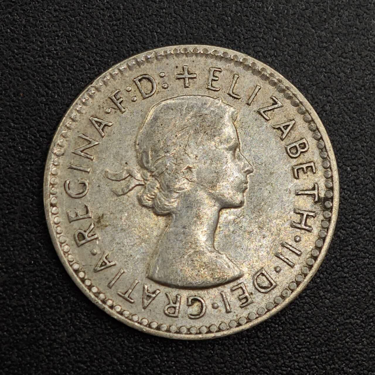 【淘币小摊】实时拍第八百零一拍   散币场   满百包邮可预留二周 每周一统一发货   澳大利亚1956年伊丽莎白二世3便士银币