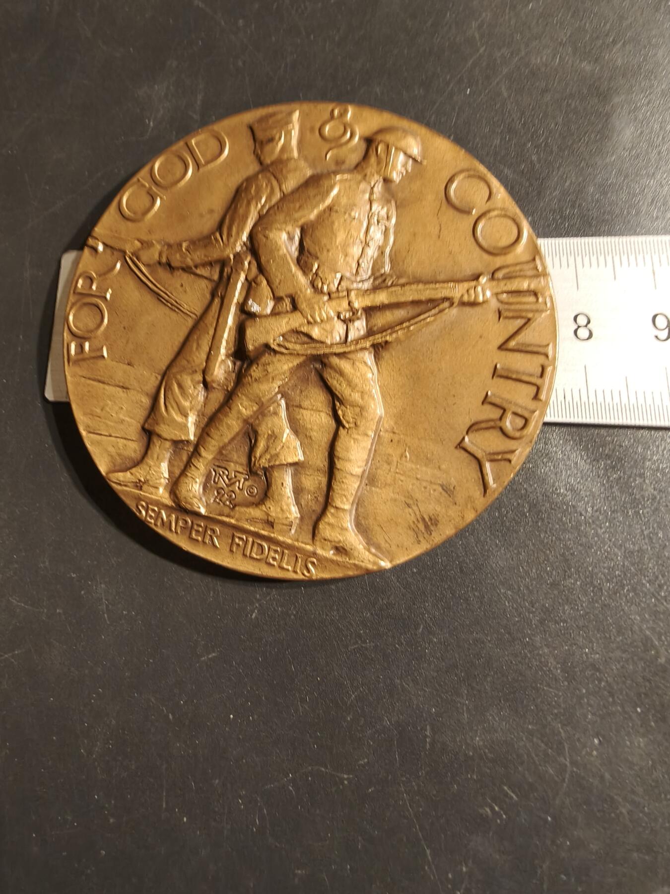 老王徽章第164期  美国一战老兵协会大铜章     直径76mm.    重量168.5g.    高浮雕