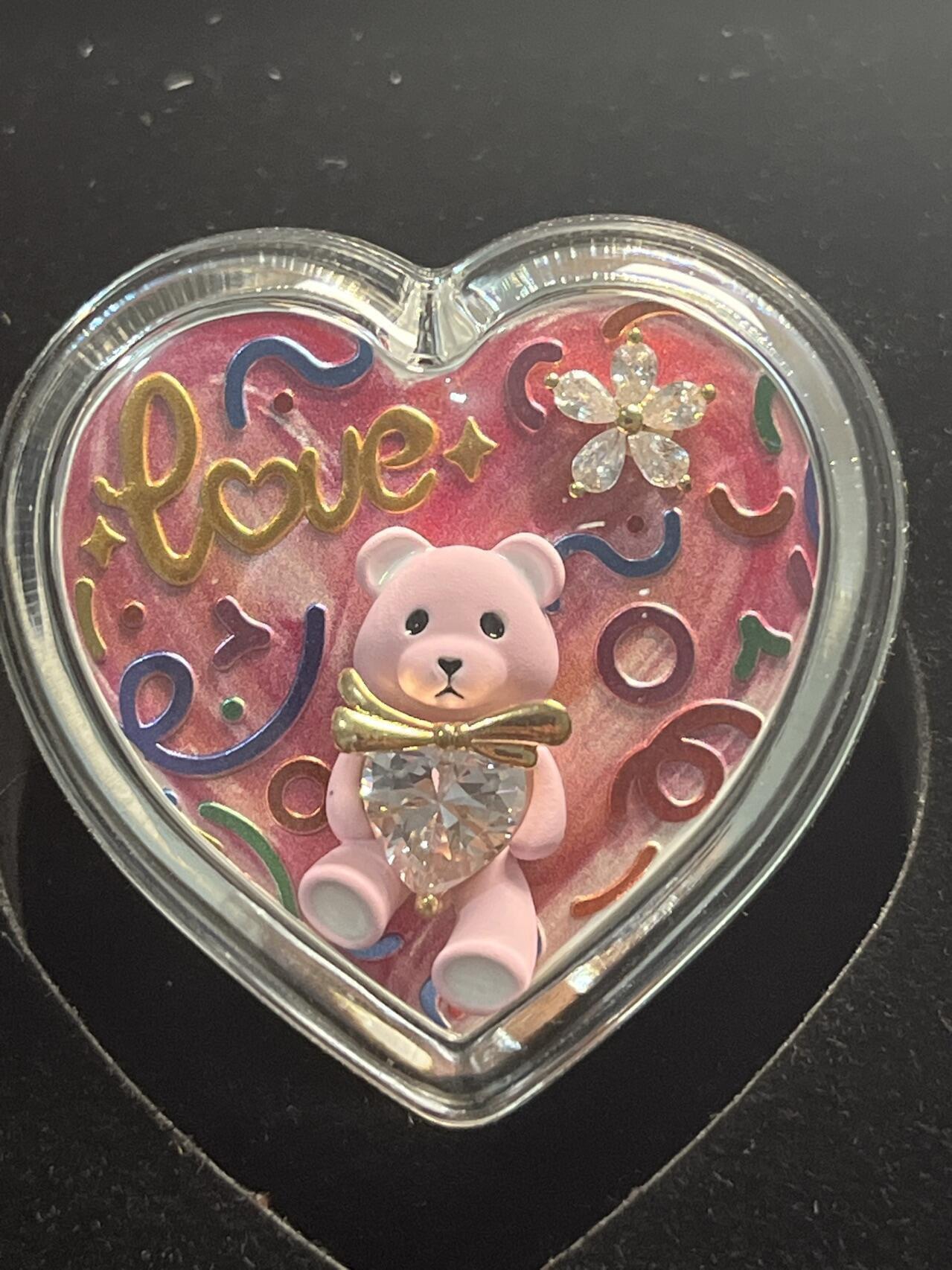 ❤️【币观天下】❤️ 第331期钱币拍卖- 2025.11.21周五晚上6点半场-长期征集拍品 原厂盒证纽埃2025年快乐情人节镶嵌小熊和水晶彩色心形精制银币999银20克直径37毫米发行量999枚