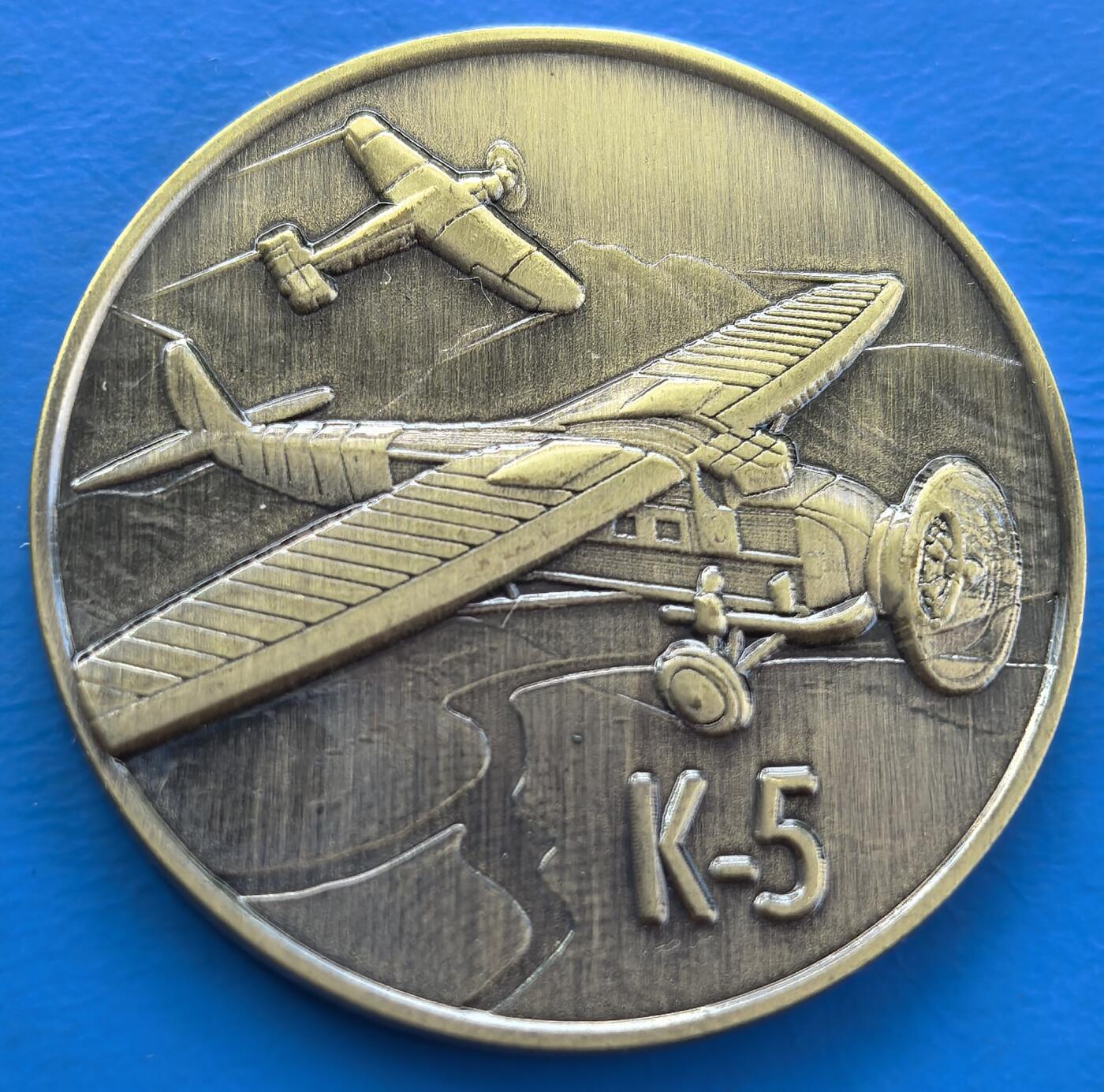 外国优质老铜币银币，周六九点倒数截拍，满百包邮，可寄存半年，喜欢朋友微信扫描二维码可直接参拍 第一架苏联大规模生产的客机K-5纪念章，直径34mm，重13克