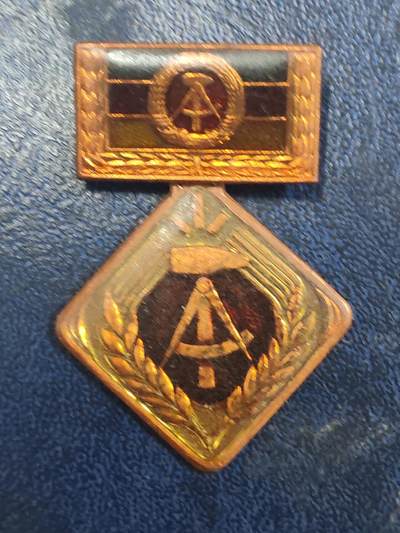 荷兰第129期勋赏拍卖 - 民主德国个人劳动积极分子奖章