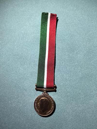 盛世勋华——号角文化勋章邮票专场拍卖第288期 - 英国一战商船运输奖章迷你章 授予一战期间冒着德国潜艇攻击风险在上海运输的商船船员，少见品种