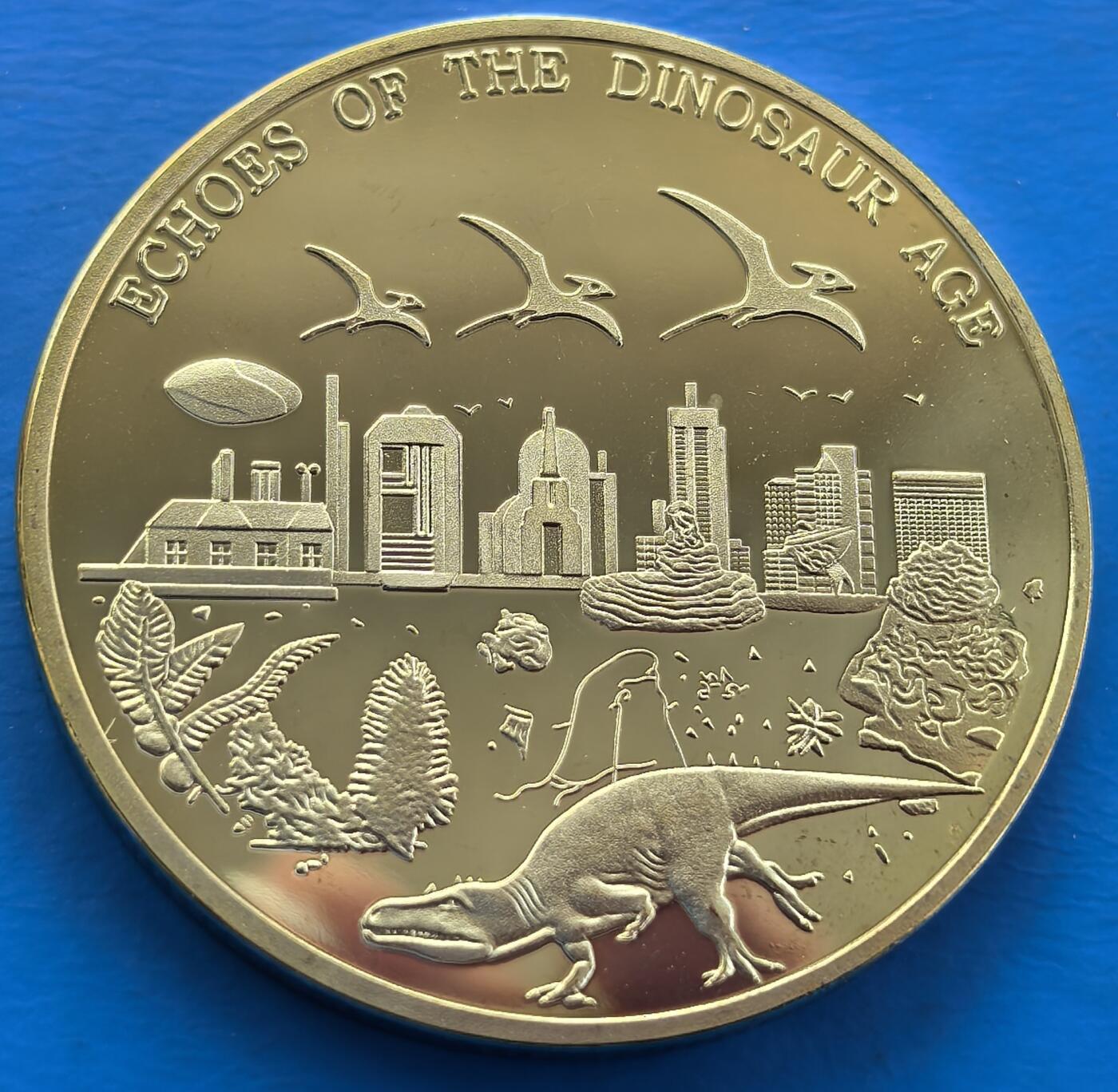 外国优质老铜币银币，周六九点倒数截拍，满百包邮，可寄存半年，喜欢朋友微信扫描二维码可直接参拍 俄罗斯镀金恐龙纪念章-翼龙，直径39.8mm，重29克