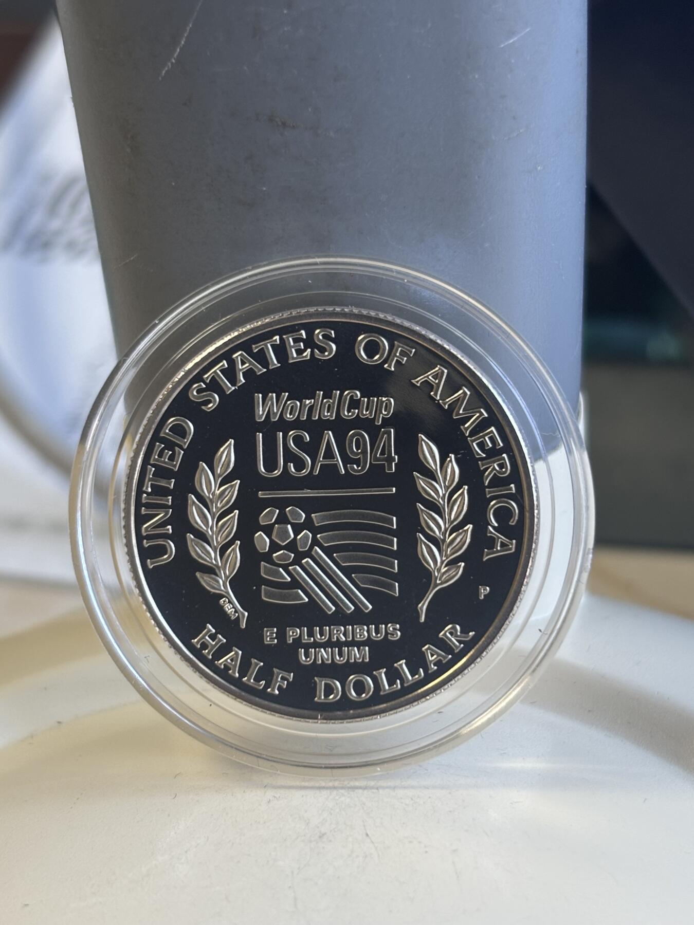 第182期拍卖 1994年美国双币套 美国世界杯（1美元+半美元） 26.73克900银 盒证全