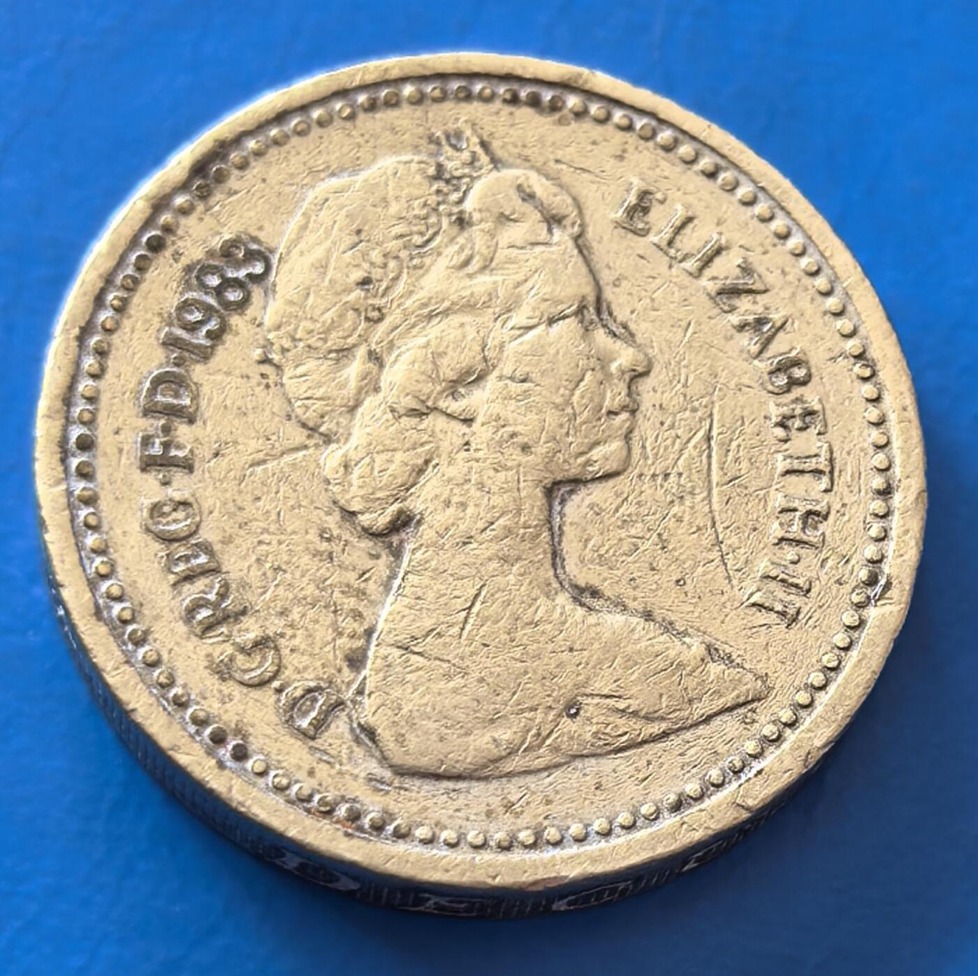 外国优质老铜币银币，周六九点倒数截拍，满百包邮，可寄存半年，喜欢朋友微信扫描二维码可直接参拍 英国图腾1镑