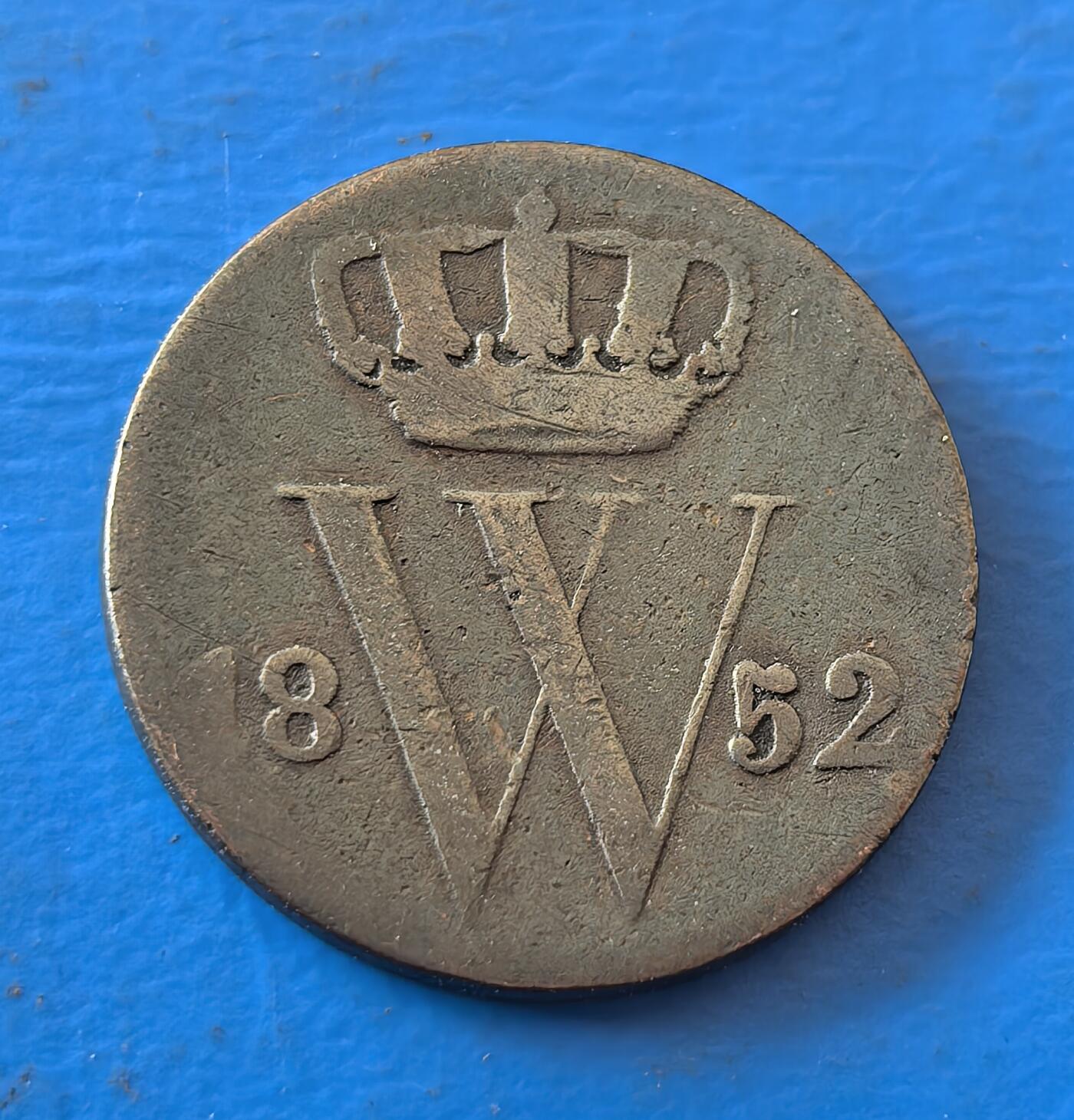 外国优质老铜币银币，周六九点倒数截拍，满百包邮，可寄存半年，喜欢朋友微信扫描二维码可直接参拍 荷兰1852年1/2分