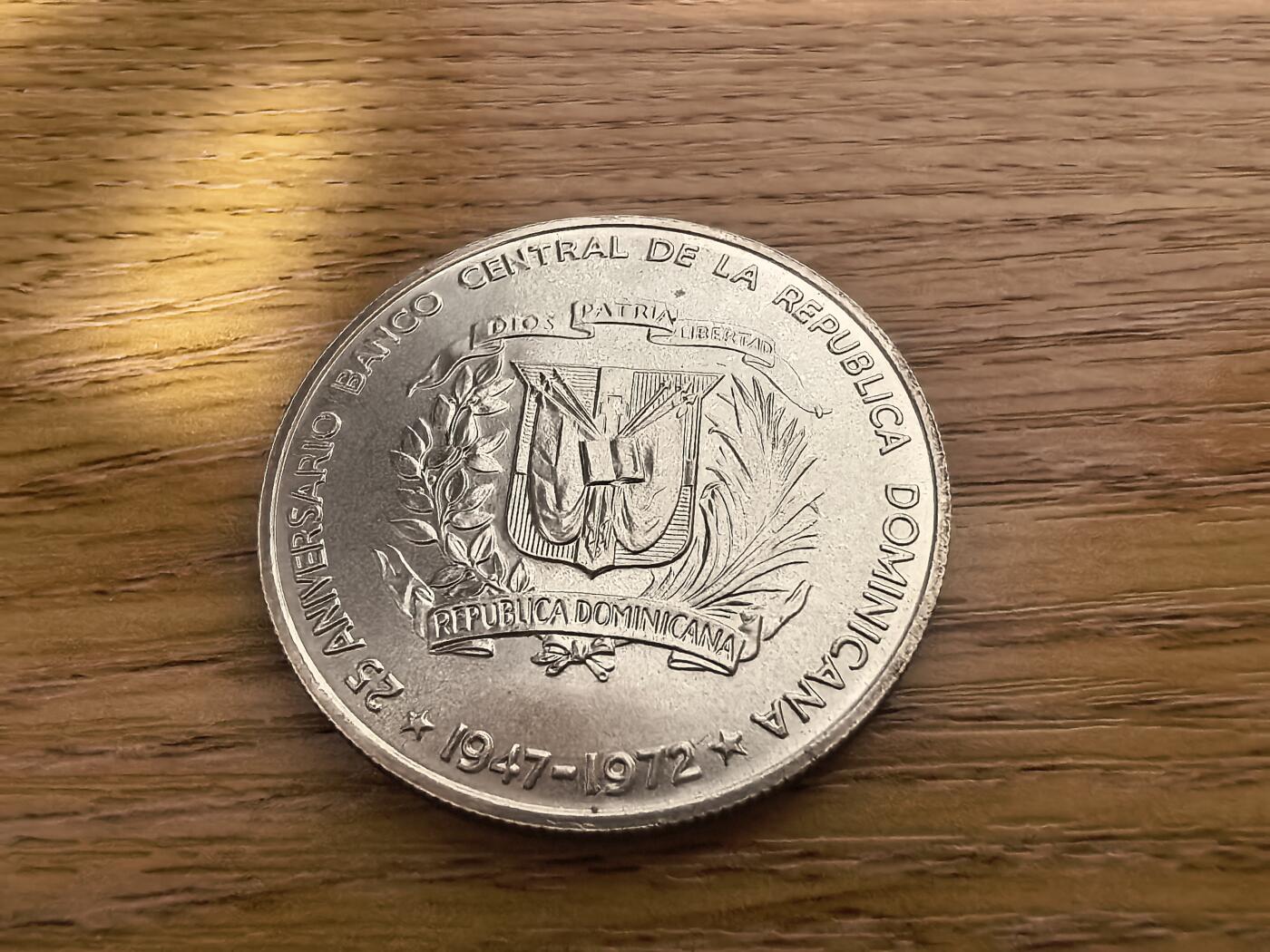 长老汇蛇年精选第七十五场拍卖 1972南美国家多米尼加银行1比索银币，26.7克900银，热门