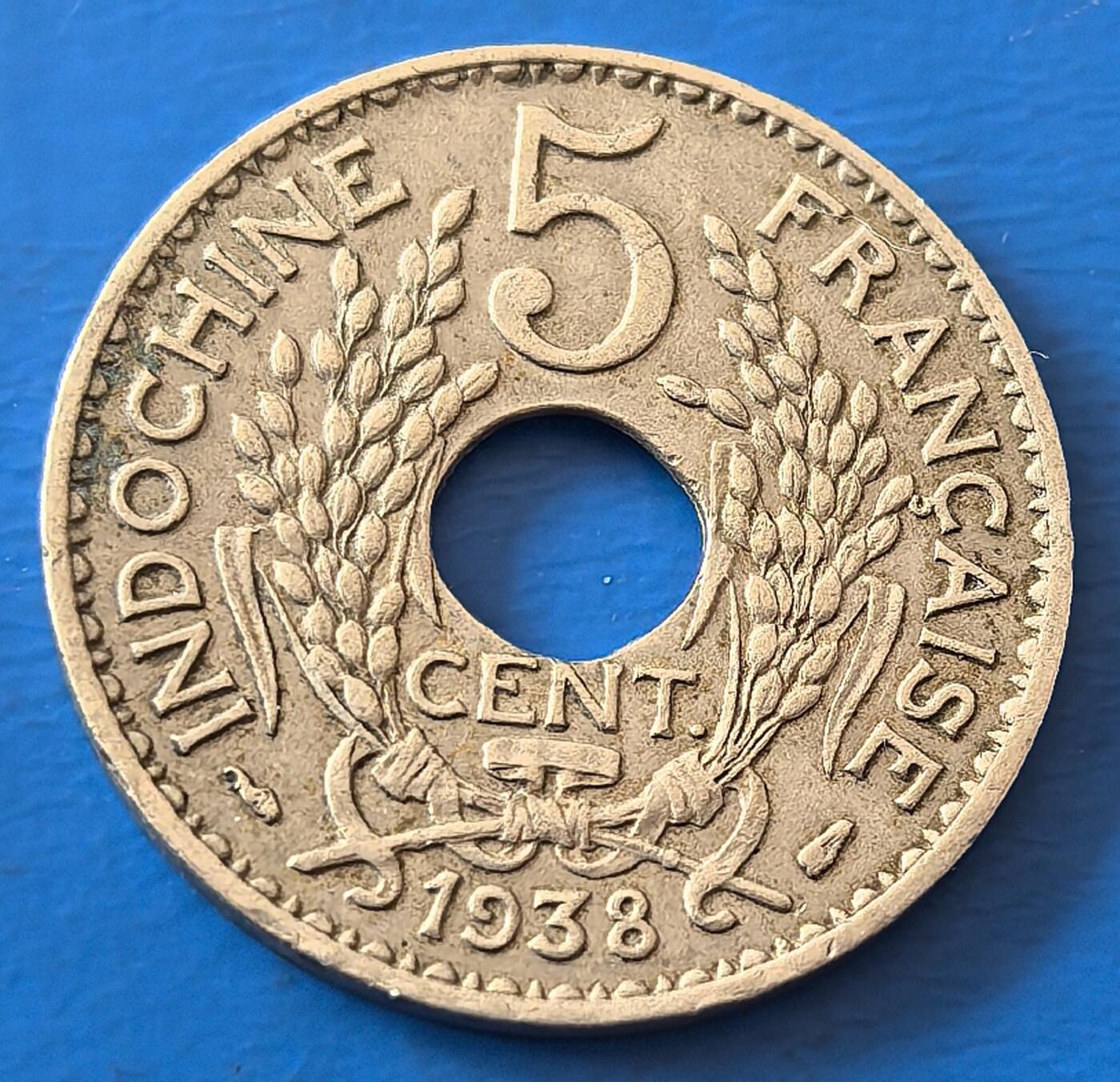 外国优质老铜币银币，周六九点倒数截拍，满百包邮，可寄存半年，喜欢朋友微信扫描二维码可直接参拍 法属印支1938年5分