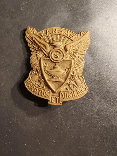 老王徽章第164期 -  美国堪萨斯军事学院大檐帽帽徽