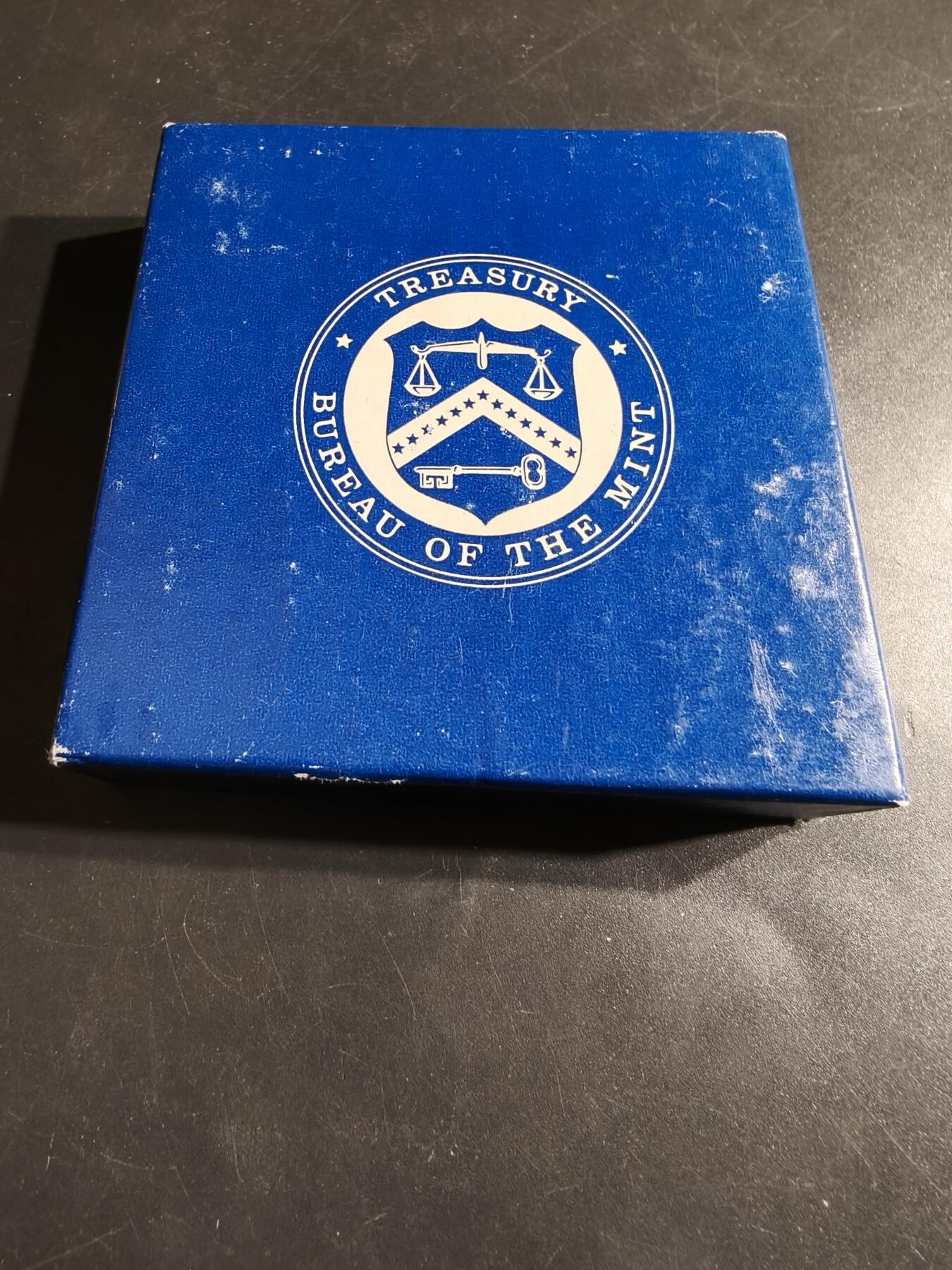 老王徽章第164期 美国铸币局格罗弗·克利夫兰总统大铜章      原盒     直径76mm.    重量230g.     格罗弗·克利夫兰是美国第22任和第24任总统