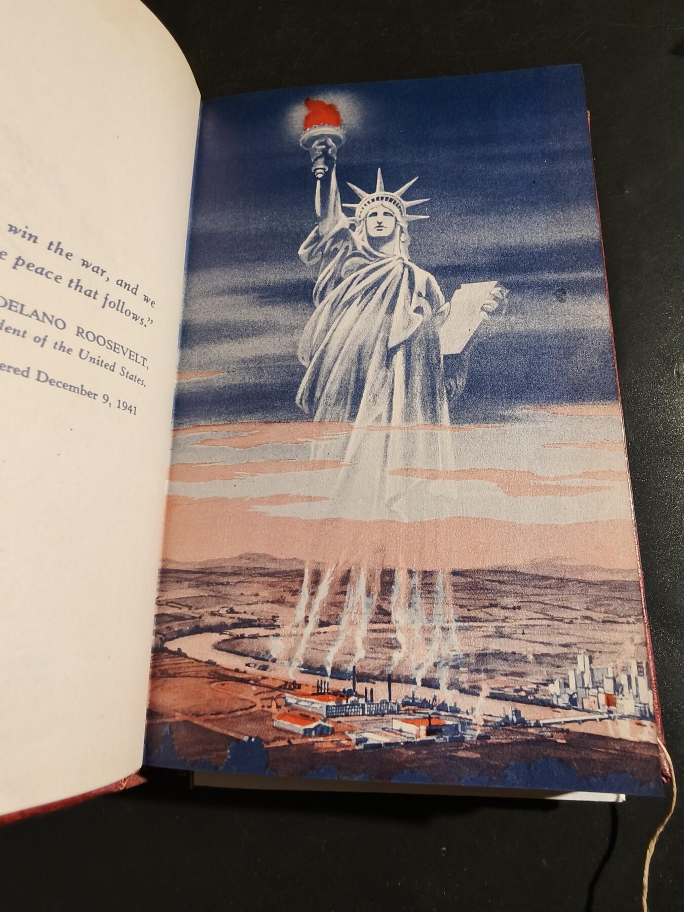 老王徽章第164期 美国二战服役记事本    带原始封装    内部有几页被记录了内容，绝大部分都是空页      尺寸11×18×2cm