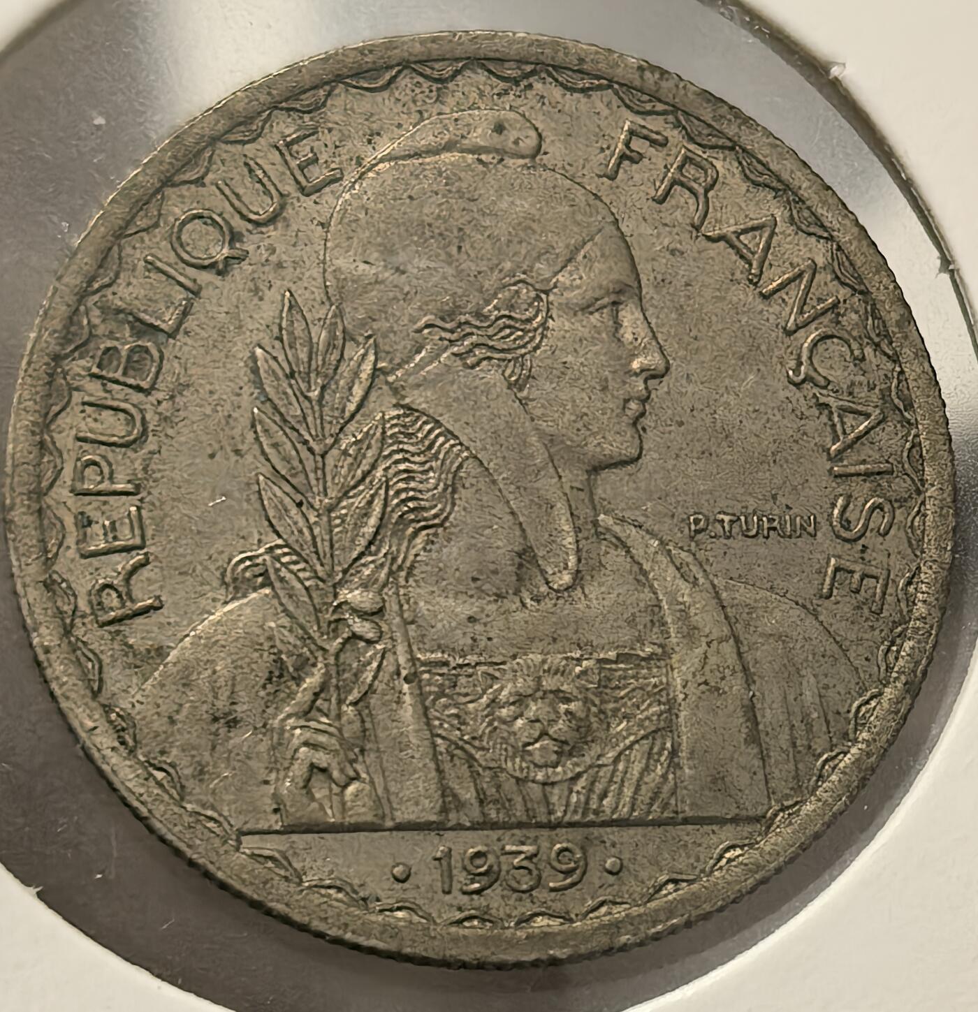 外国优质老铜币银币，周六九点倒数截拍，满百包邮，可寄存半年，喜欢朋友微信扫描二维码可直接参拍 法属印支1939年20分双点版