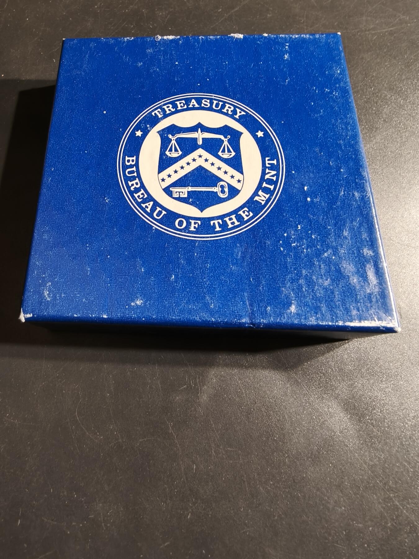 老王徽章第164期 美国铸币局吉米卡特总统大铜章    原盒      背部刻有引言：“美国梦永存……我们必须再次对我们的国家充满信心……”       直径76mm.     重量228.9g