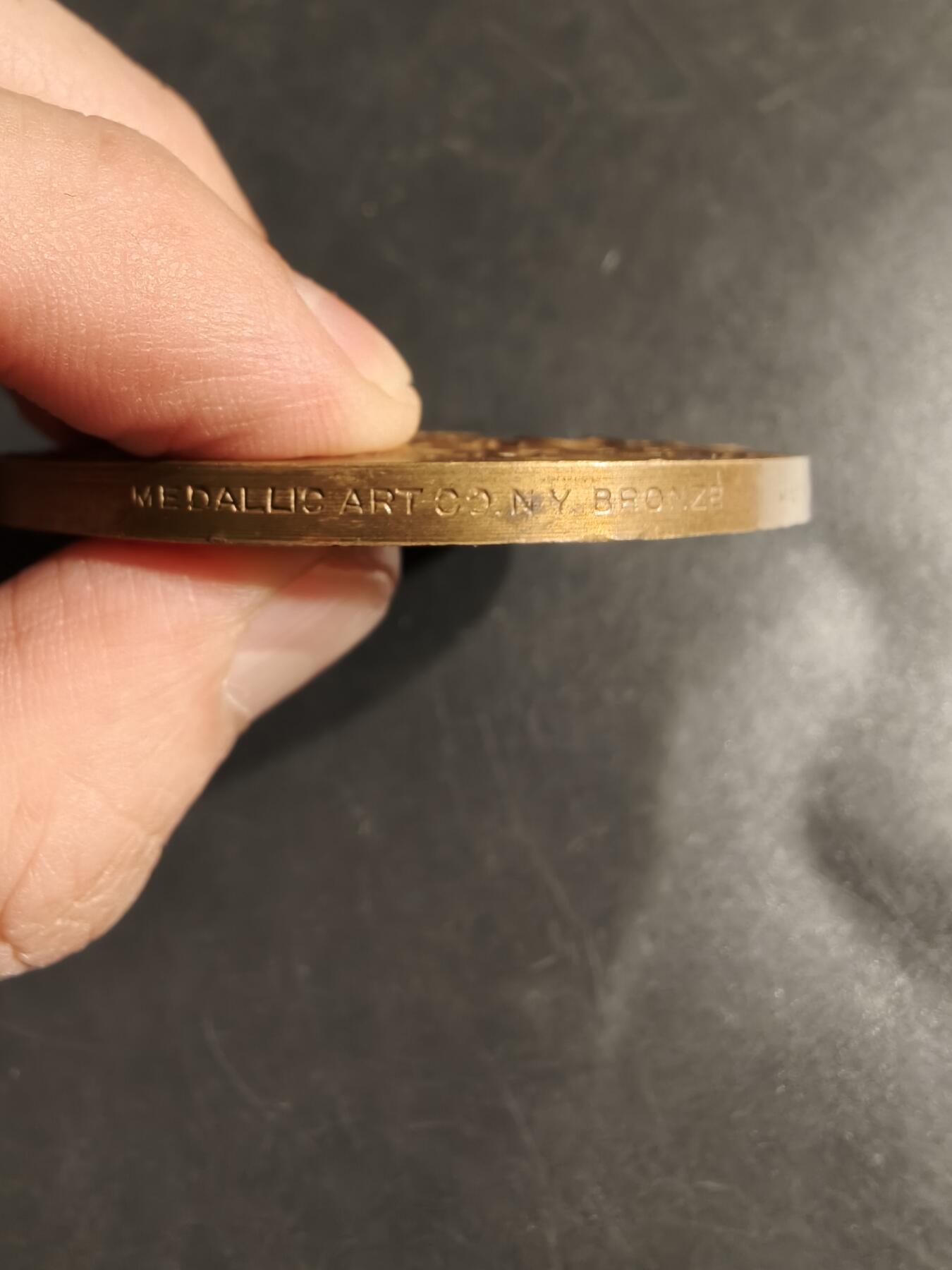 老王徽章第164期 美国一战老兵协会大铜章     直径63mm.    重量120g