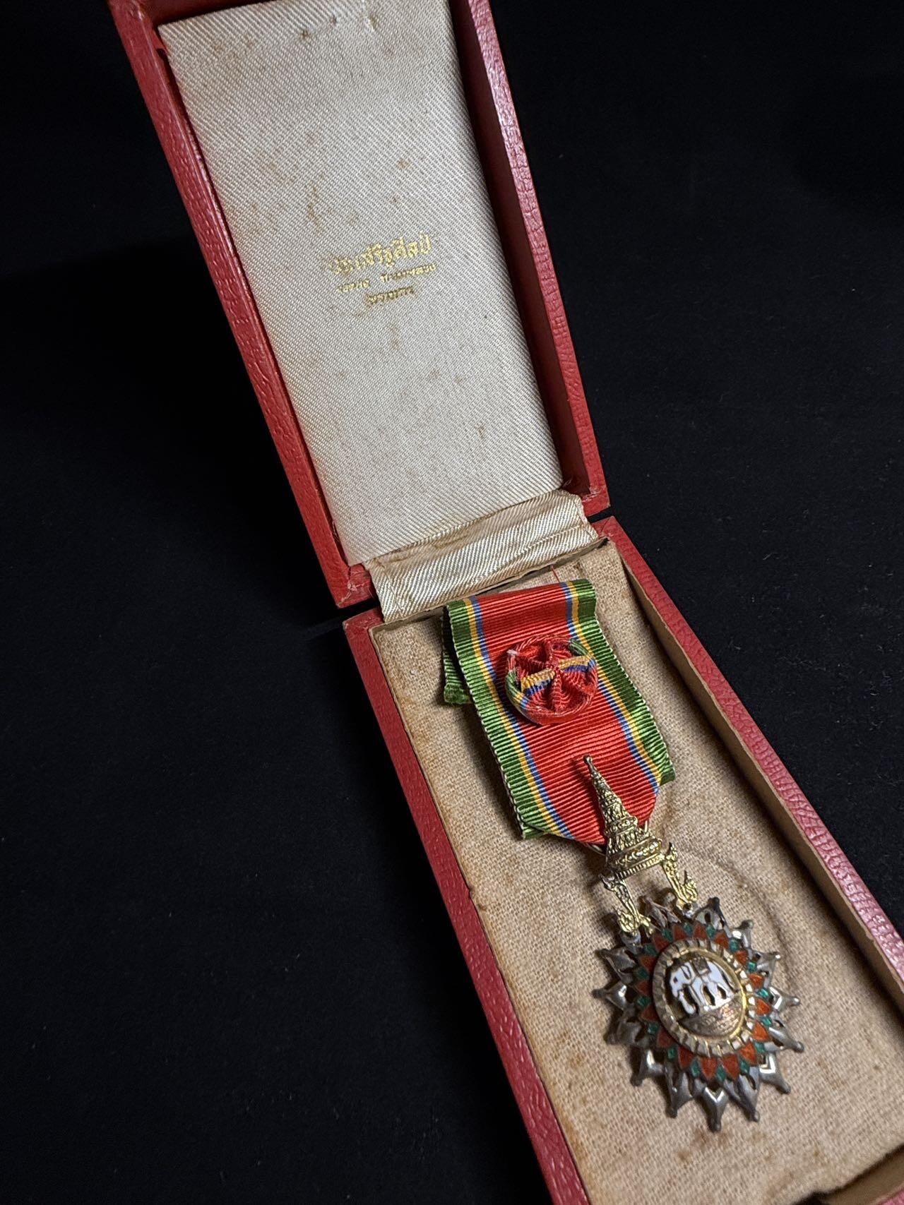 戎马世界章牌大赏第108期 泰国军官级白象勋章