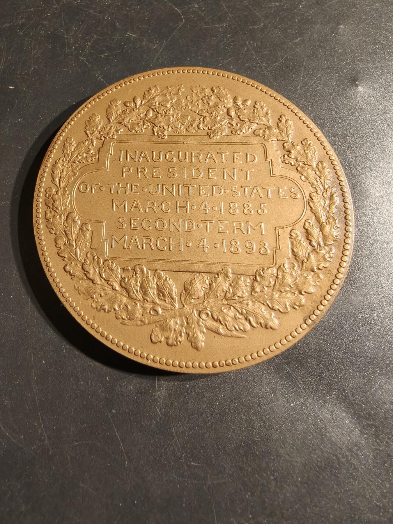老王徽章第164期 美国铸币局格罗弗·克利夫兰总统大铜章      原盒     直径76mm.    重量230g.     格罗弗·克利夫兰是美国第22任和第24任总统
