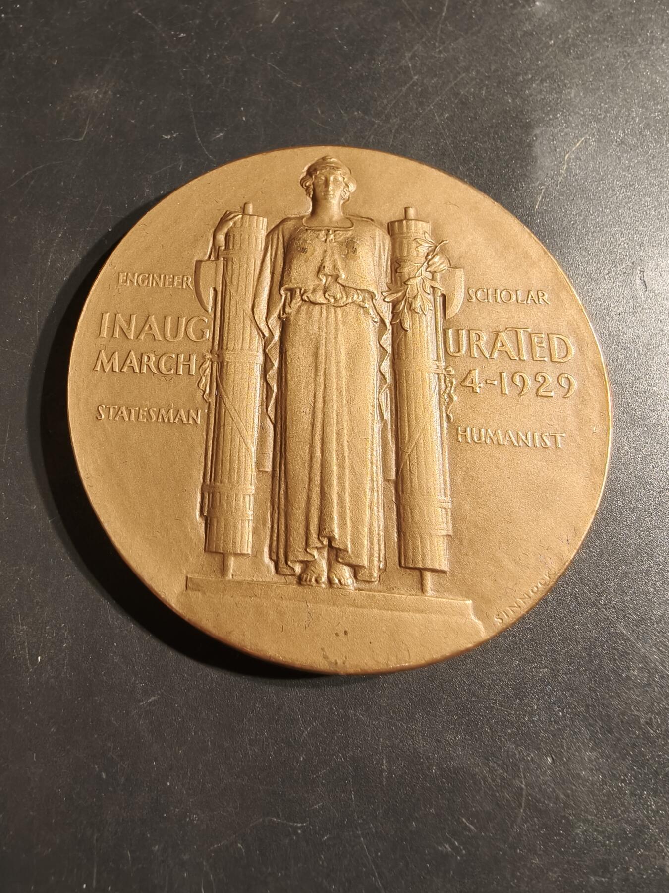 老王徽章第164期  美国铸币局赫伯特•胡佛总统大铜章     原盒带证书     直径76mm.    重量227.5g