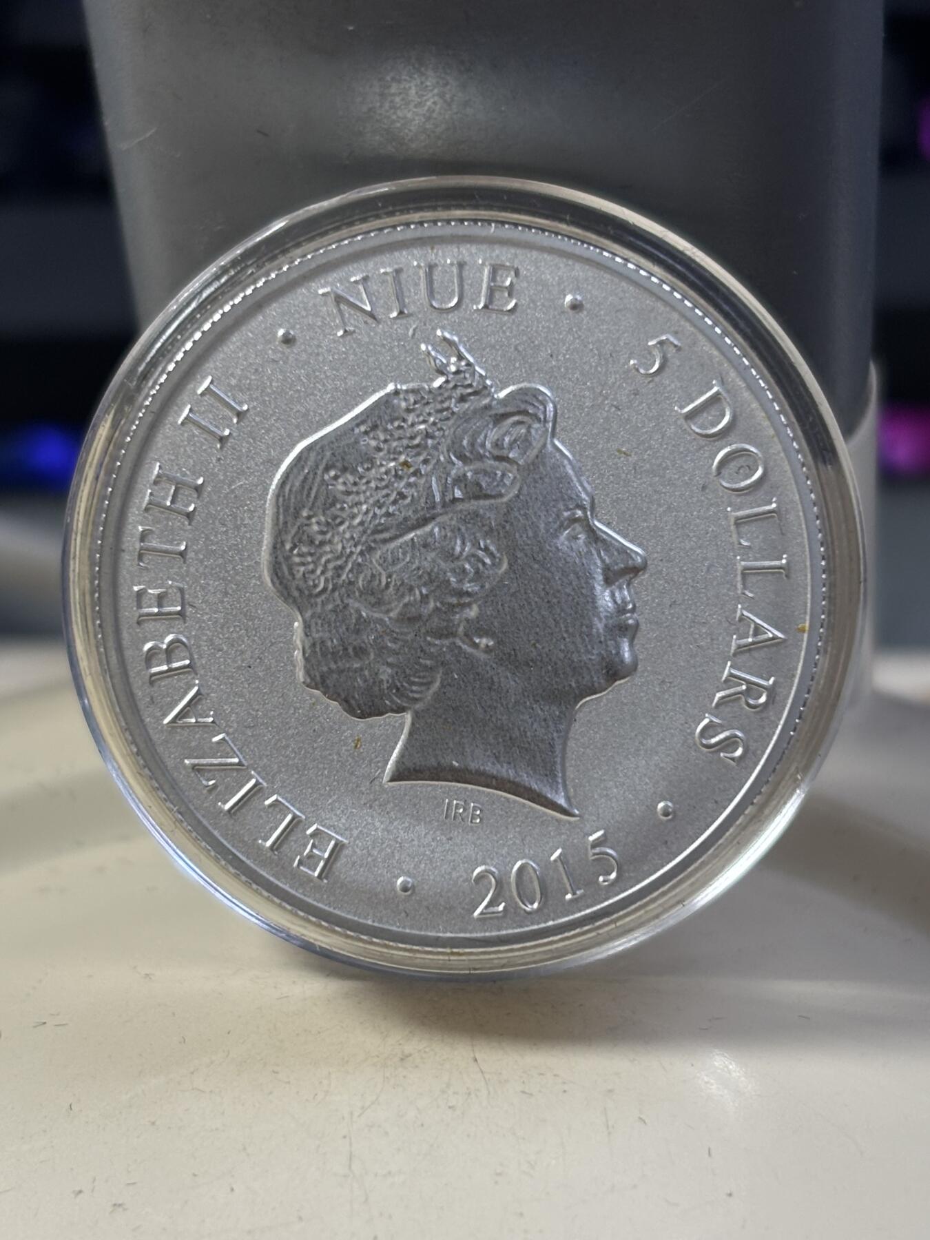 第182期拍卖 纽埃2015年遗产系列圣乔治50克彩色纪念银币，999银，50克，发行999枚