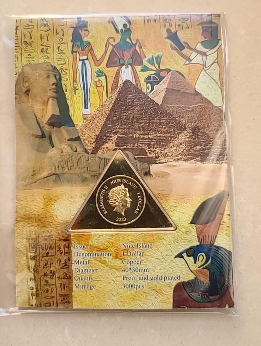 ❤️【币观天下】❤️ 第331期钱币拍卖- 2025.11.21周五晚上6点半场-长期征集拍品 纽埃2020年埃及文化三角形镀金铜币带包装