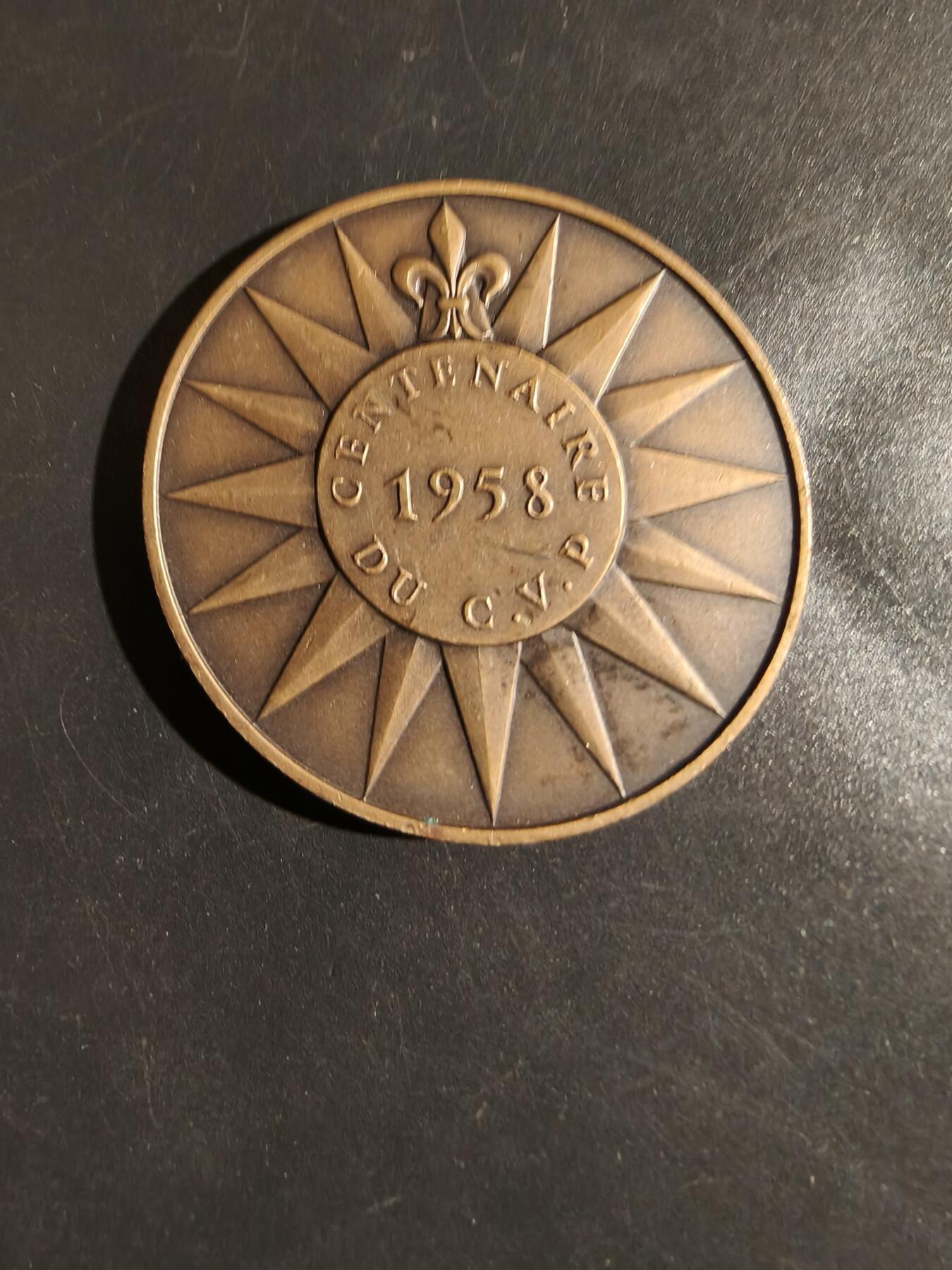 老王徽章第164期  法国巴黎帆船俱乐部大铜章     直径50mm.    重量46.2g