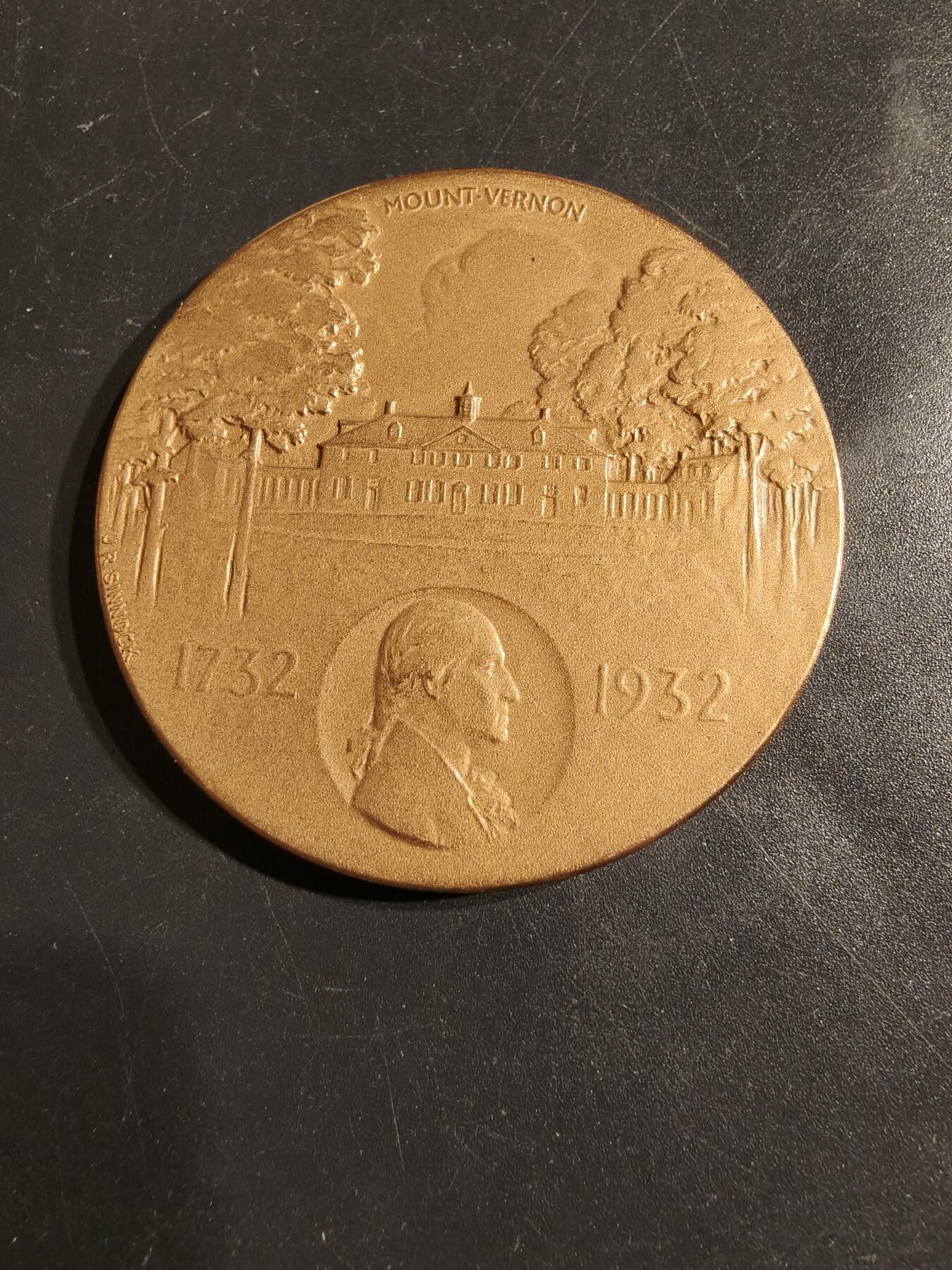 老王徽章第164期  美国国父乔治华盛顿诞辰200周年大铜章     正面为华盛顿的维农山庄      直径50mm.    重量60.8g