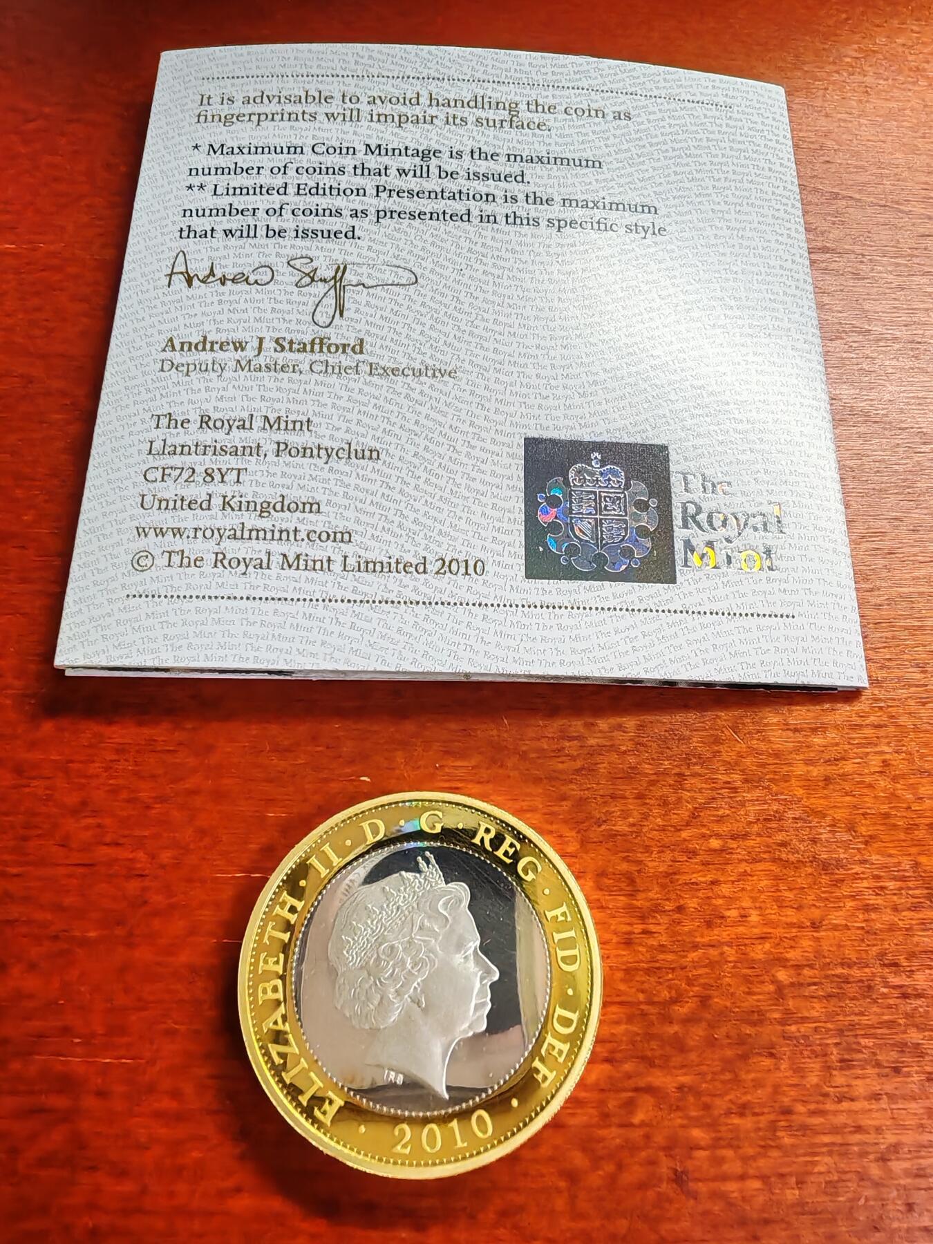 长老汇蛇年精选第七十五场拍卖 2010英国南丁格尔2英镑双色精制加厚银币，盒证全，限量发行