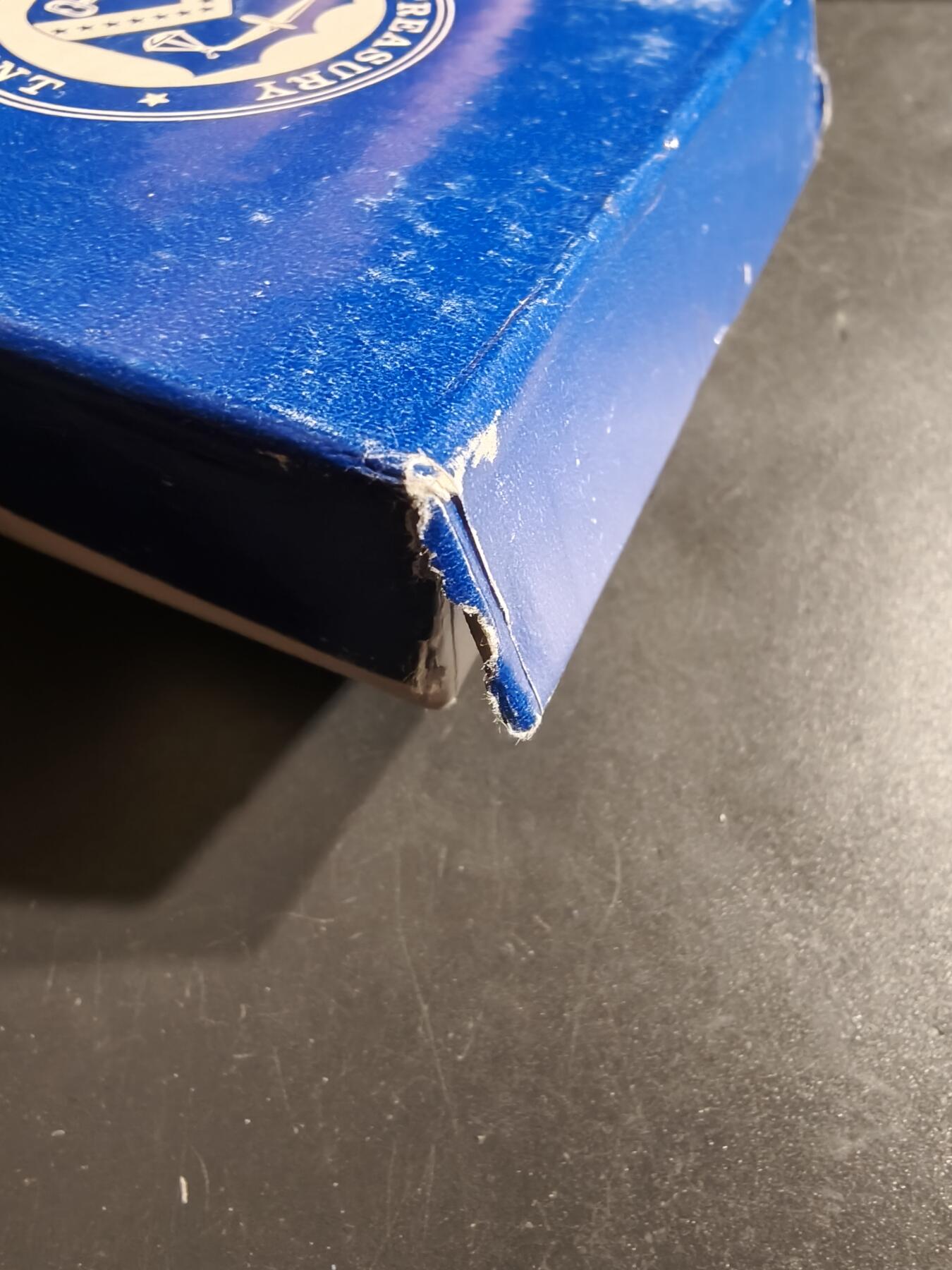 老王徽章第164期  美国铸币局约翰•泰勒总统大铜章     原盒带证书     直径76mm.    重量216g.    约翰•泰勒是美国第十任总统，1841年标志着泰勒的总统任期开始. 