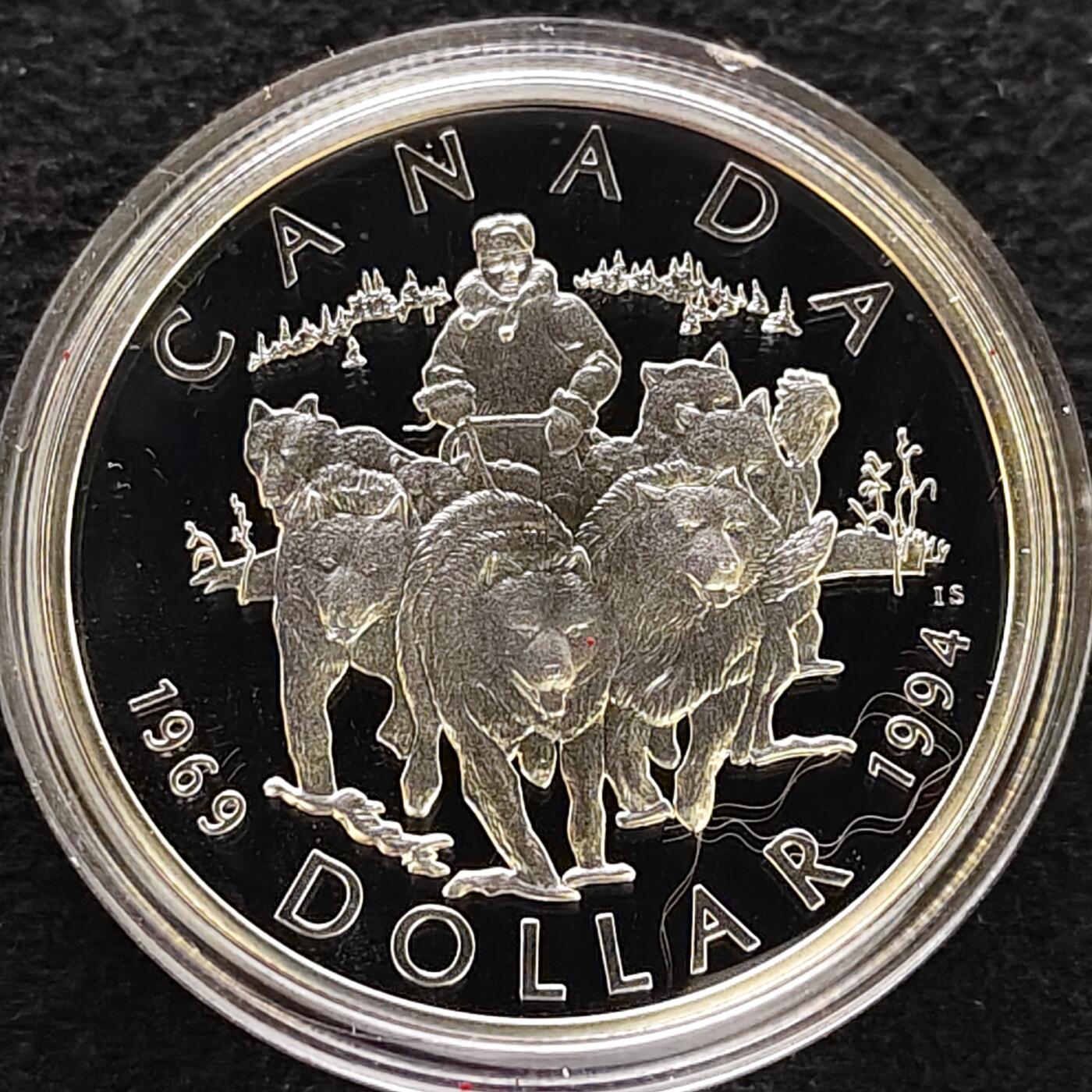 【全场包邮】纯粹捡漏拍479场（免费代拍第16场） 加拿大1994年1元1美元最后一次加拿大皇家骑警雪橇狗巡逻（36毫米25.18克）精制纪念银币-盒证全