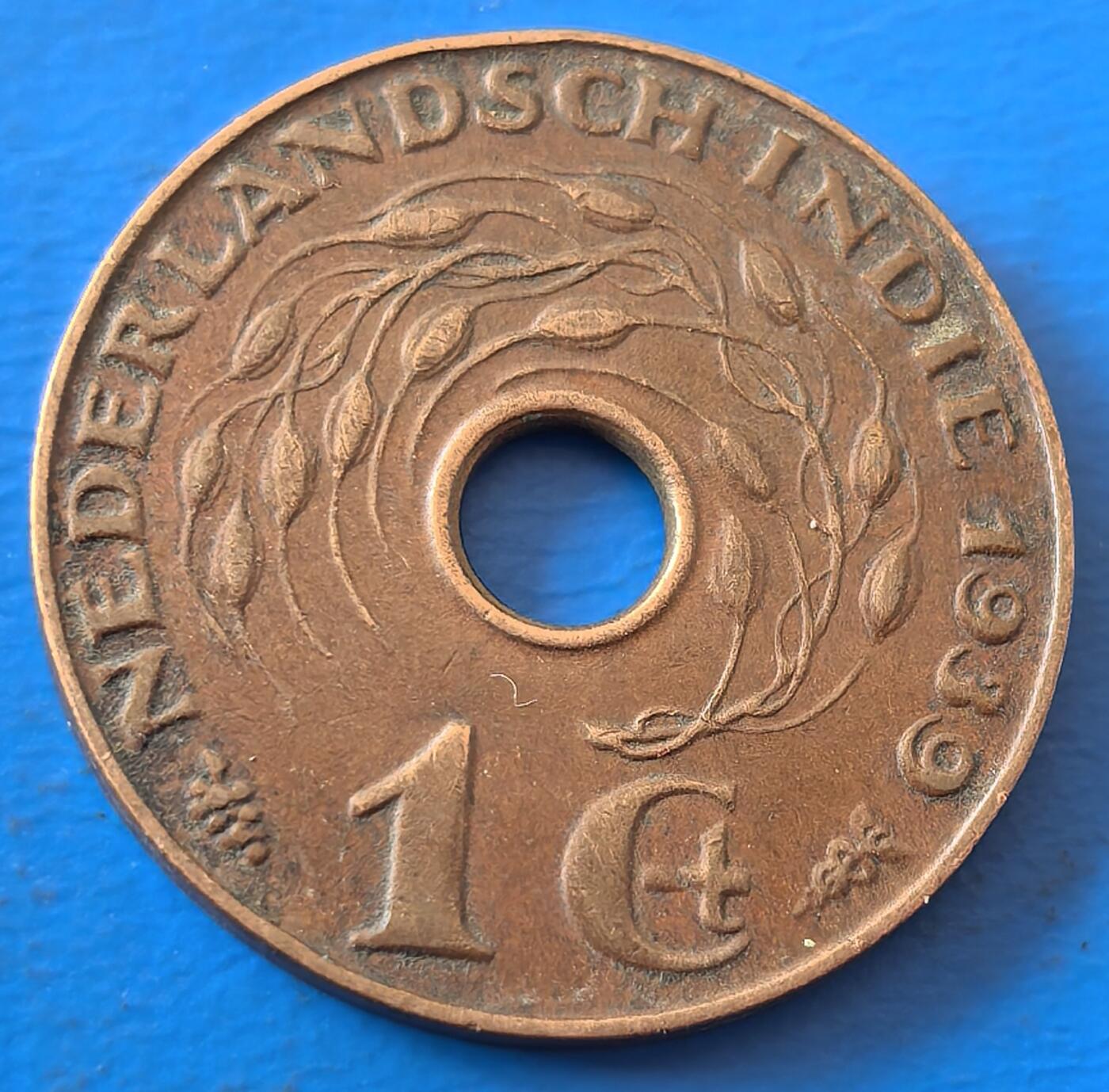 外国优质老铜币银币，周六九点倒数截拍，满百包邮，可寄存半年，喜欢朋友微信扫描二维码可直接参拍