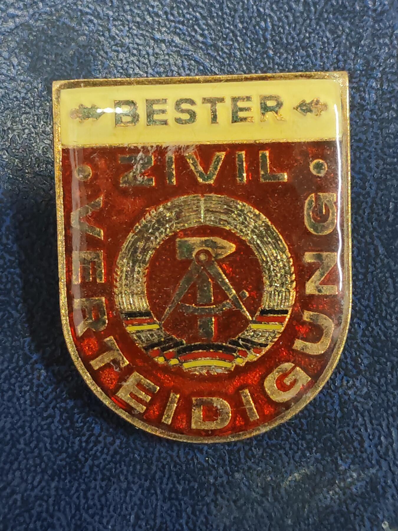 荷兰第129期勋赏拍卖 民主德国民防优秀服务证章