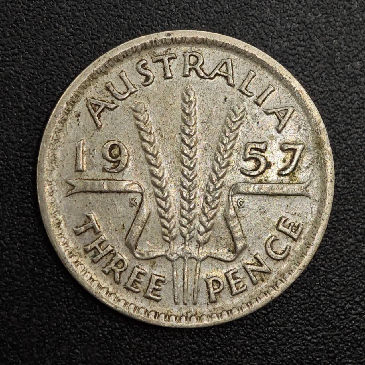 【淘币小摊】实时拍第八百零一拍   散币场   满百包邮可预留二周 每周一统一发货   澳大利亚1957年伊丽莎白二世3便士银币
