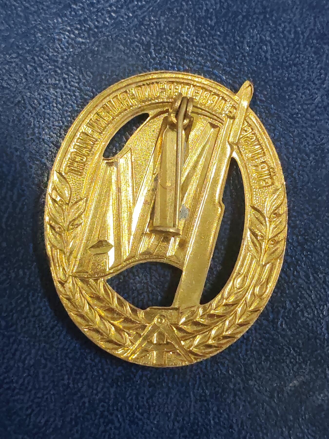 荷兰第129期勋赏拍卖 民主德国人民军体育技能证章