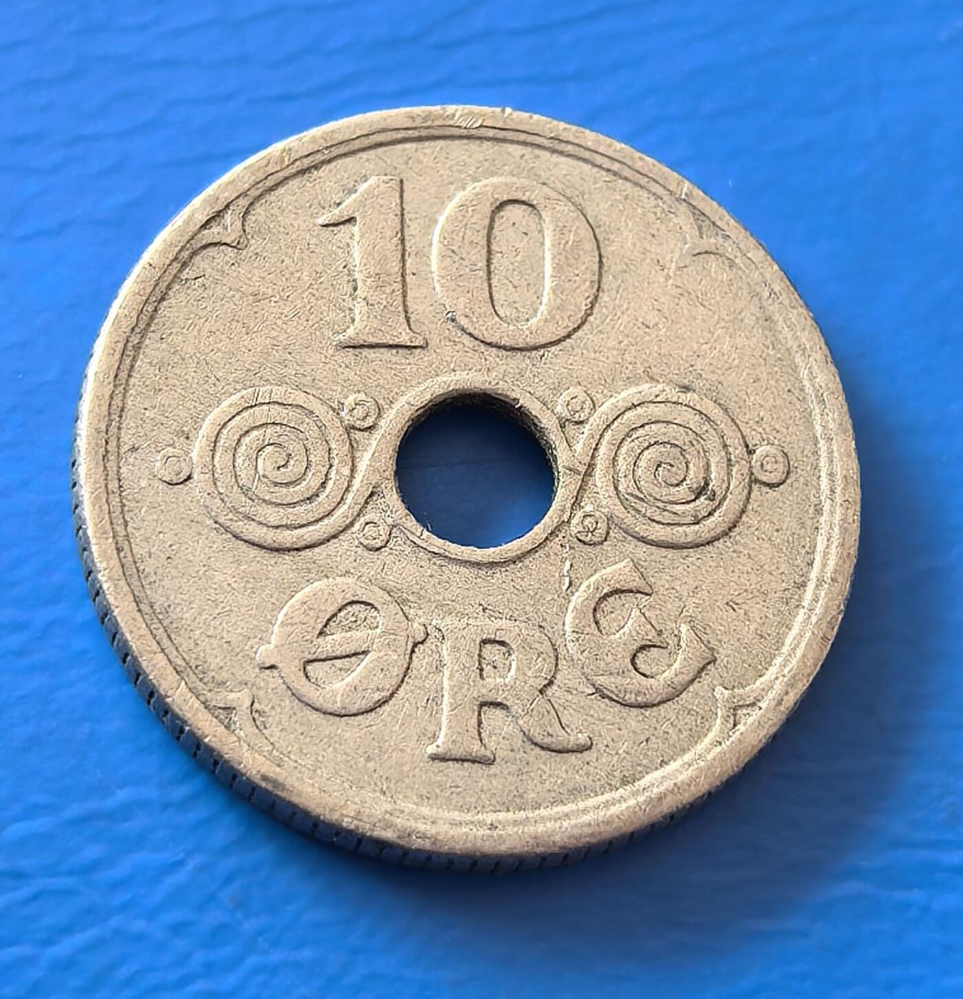 外国优质老铜币银币，周六九点倒数截拍，满百包邮，可寄存半年，喜欢朋友微信扫描二维码可直接参拍 丹麦1936年10欧尔