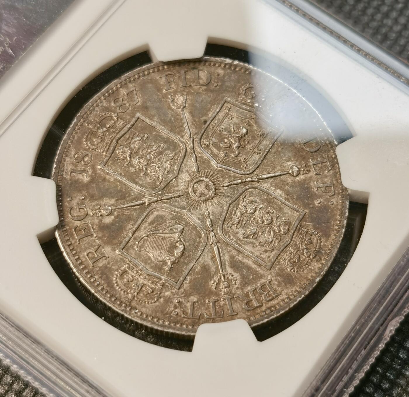 甄臻铺-世界币章拍卖（第40期）送拍享返佣金等优惠多多 NGC-AU53 英国1887年维多利亚女王高冠双弗洛林4先令大银币 深彩包浆 感觉低评了