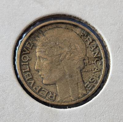 外国优质老铜币银币，周六九点倒数截拍，满百包邮，可寄存半年，喜欢朋友微信扫描二维码可直接参拍 - 欧洲老藏家纸夹-法国1932年丰锐角版50分铜币