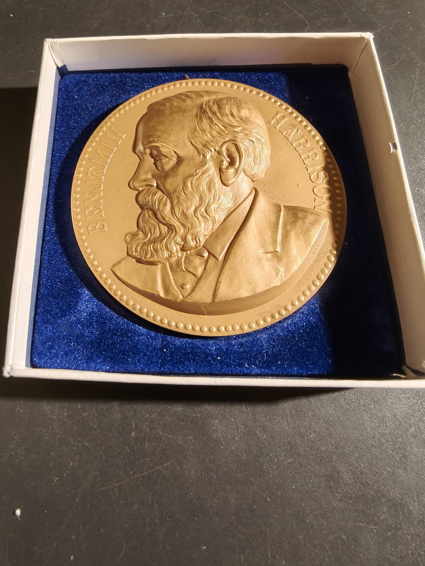 老王徽章第164期   美国铸币局本杰明·哈里森总统（1889-1893）大铜章      原盒      直径76mm.     重量249.5g