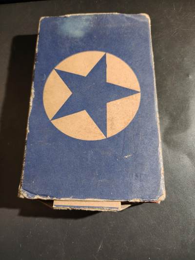 老王徽章第164期 - 美国二战服役记事本    带原始封装    内部有几页被记录了内容，绝大部分都是空页      尺寸11×18×2cm