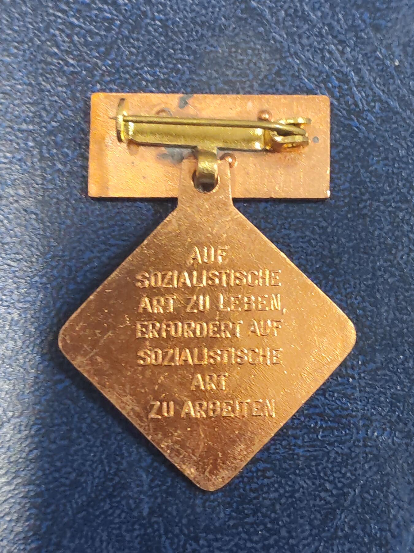 荷兰第129期勋赏拍卖 民主德国个人劳动积极分子奖章