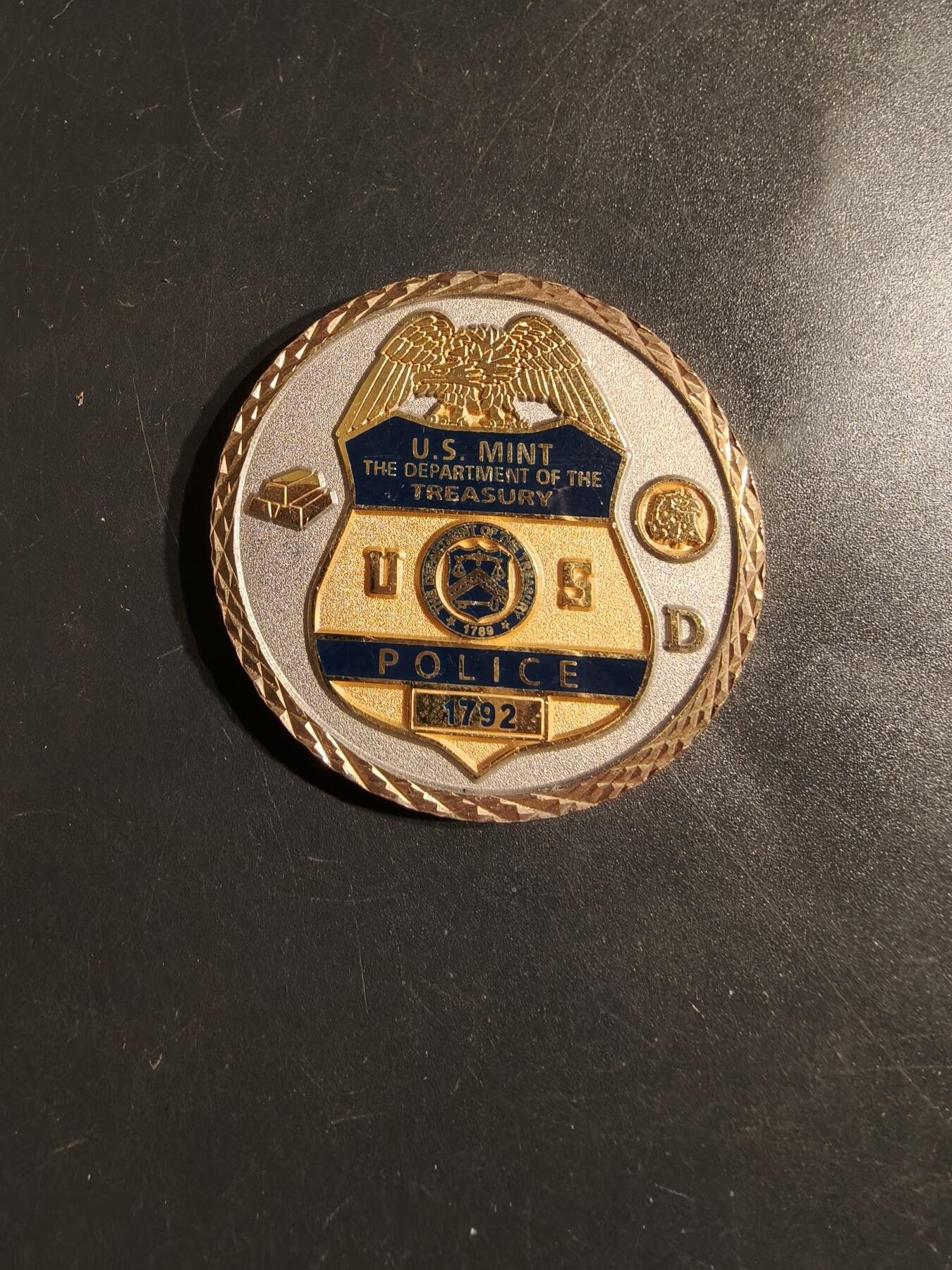 老王徽章第164期 美国铸币局警察纪念章      直径44mm.    重量37.3g