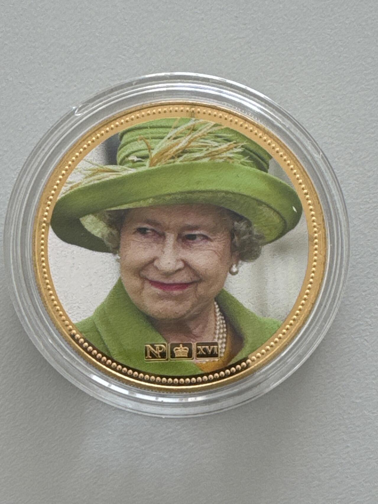 ❤️【币观天下】❤️ 第331期钱币拍卖- 2025.11.21周五晚上6点半场-长期征集拍品 英国伊丽莎白女王大型镀金铜章