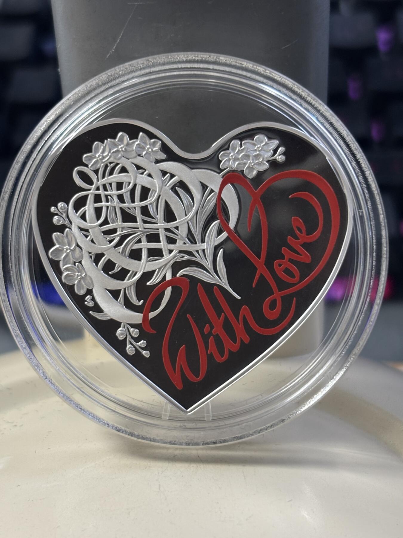 第182期拍卖 澳大利亚2016年真心相爱心形彩色精制纪念银币，999银，31.135克，发行7500枚