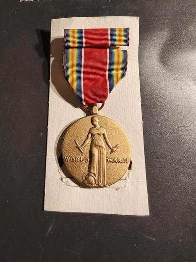 老王徽章第164期 -  美国二战胜利纪念章     带略