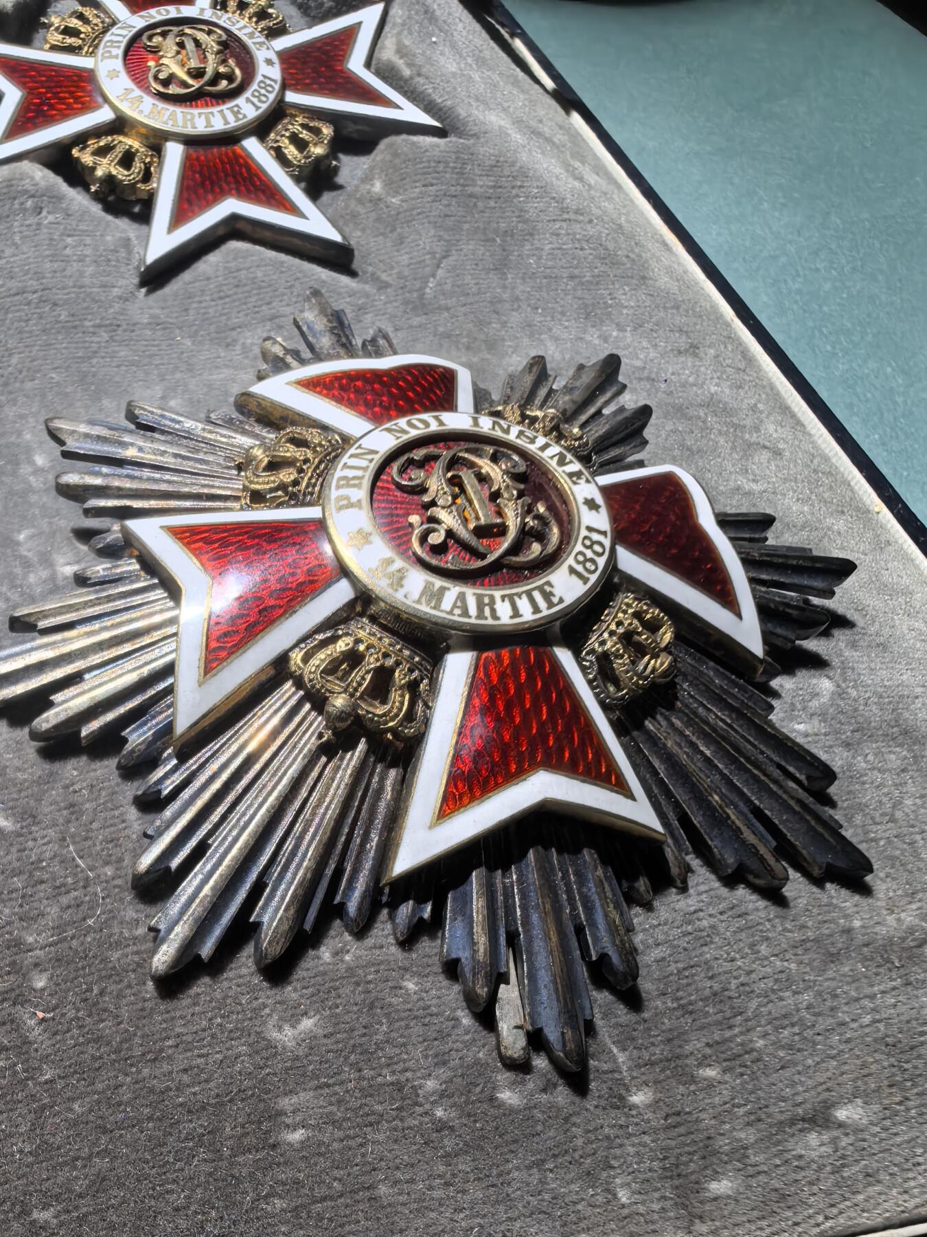 盛世勋华——号角文化勋章邮票专场拍卖第288期 罗马尼亚大十字级王冠勋章带原盒  第一版 银质 带银标厂标